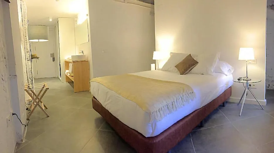 Photo of the whole room, Bed in Hotel Secrets Priorat