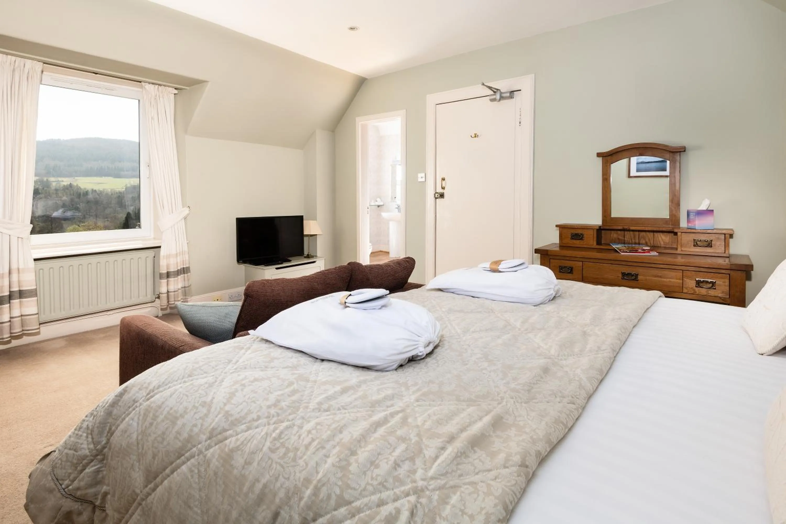 Seating area, Bed in Beinn Bhracaigh