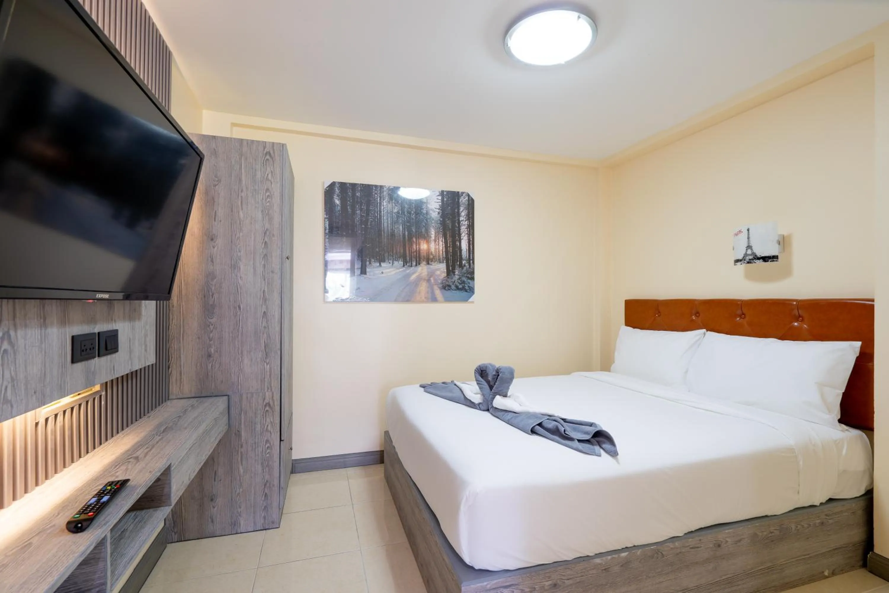 Bed in Square One Hotel Patong