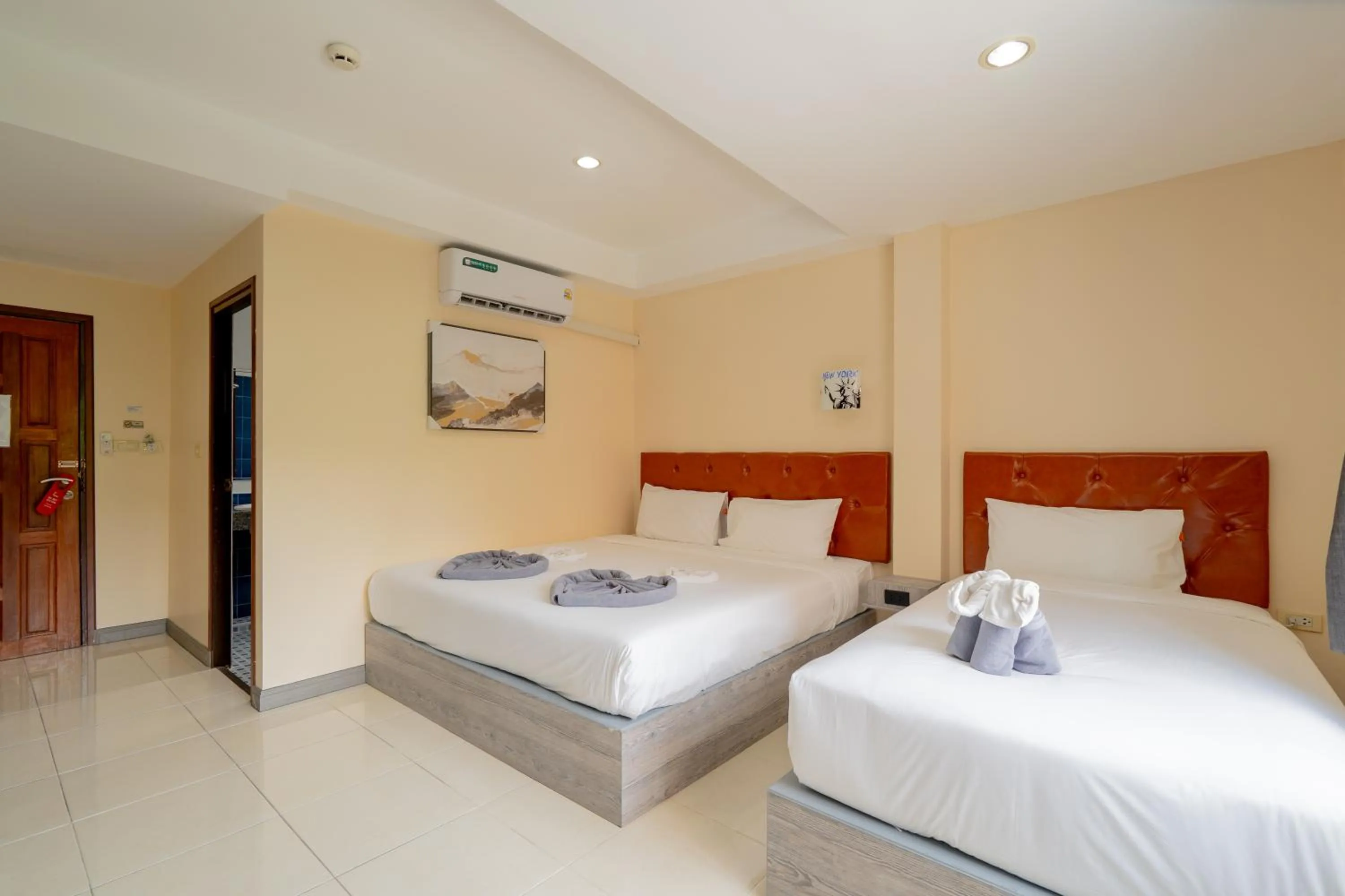 Bed in Square One Hotel Patong