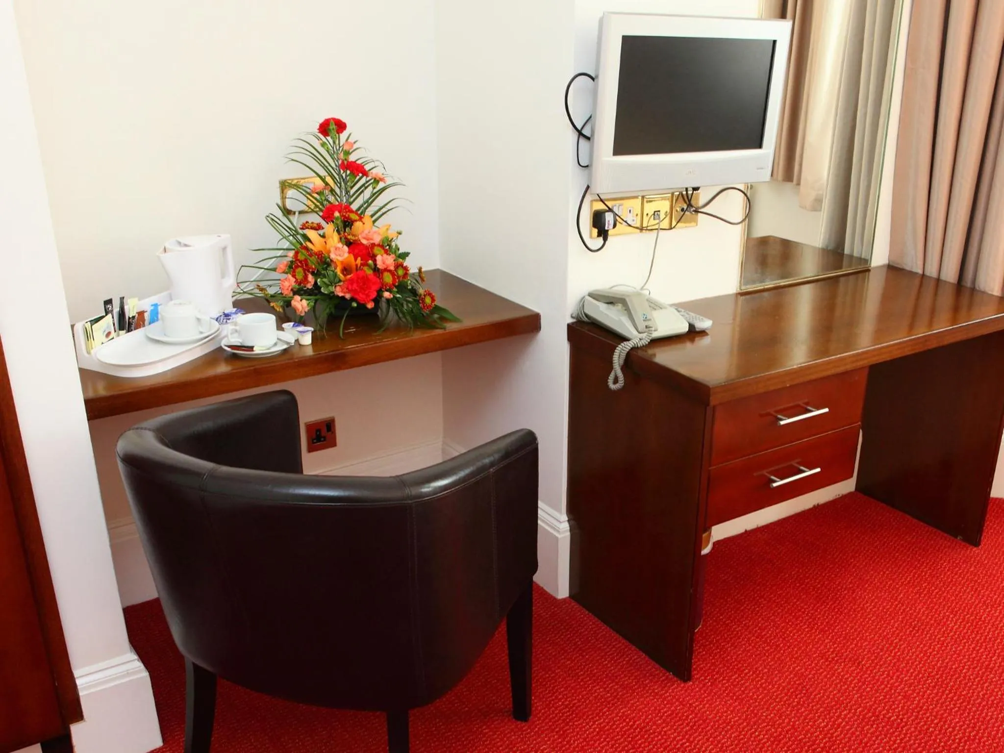 Bedroom in Gatwick Cambridge Hotel