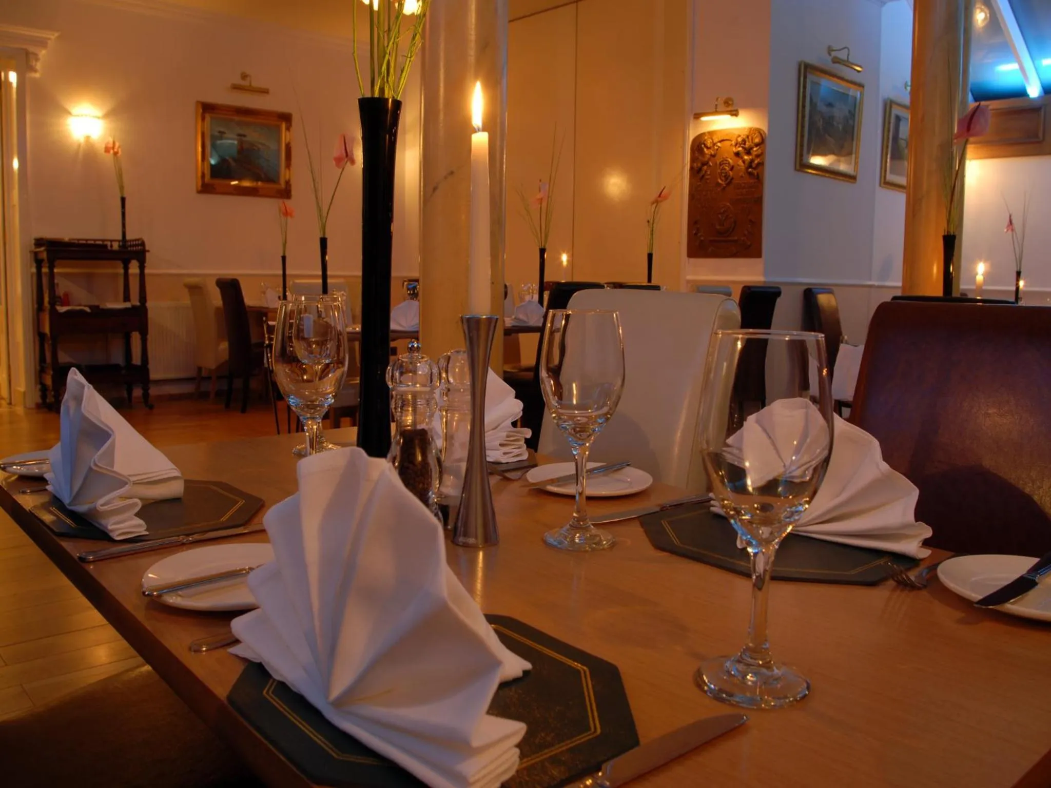 Restaurant/places to eat in Gatwick Cambridge Hotel