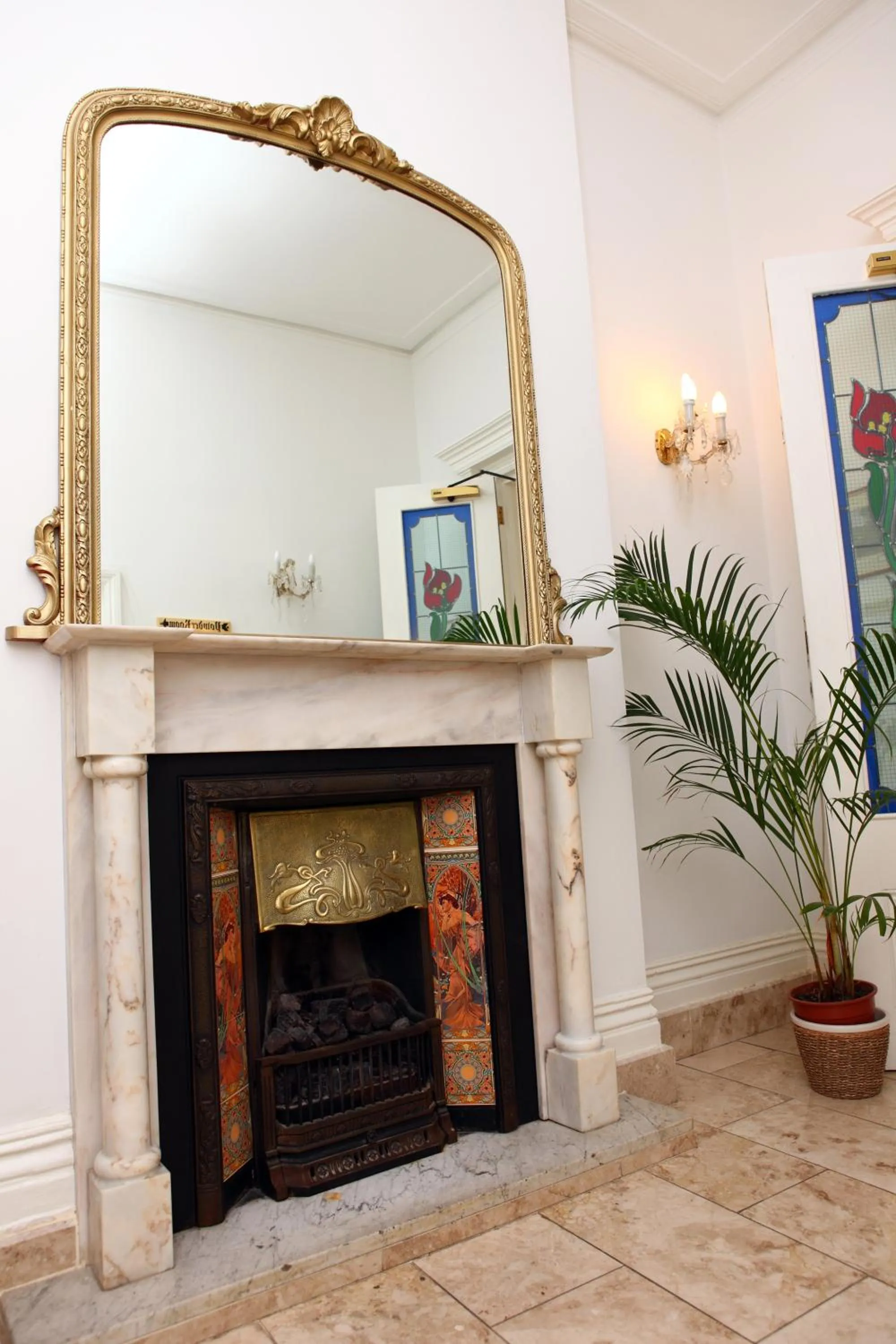 Facade/entrance in Gatwick Cambridge Hotel