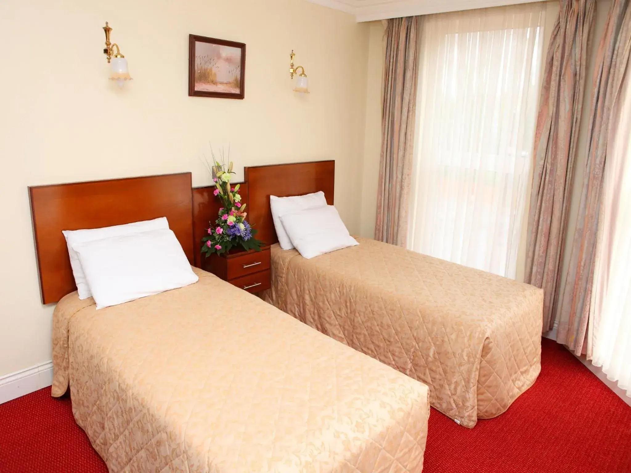 Twin Room in Gatwick Cambridge Hotel Twin Room in Gatwick Cambridge Hotel