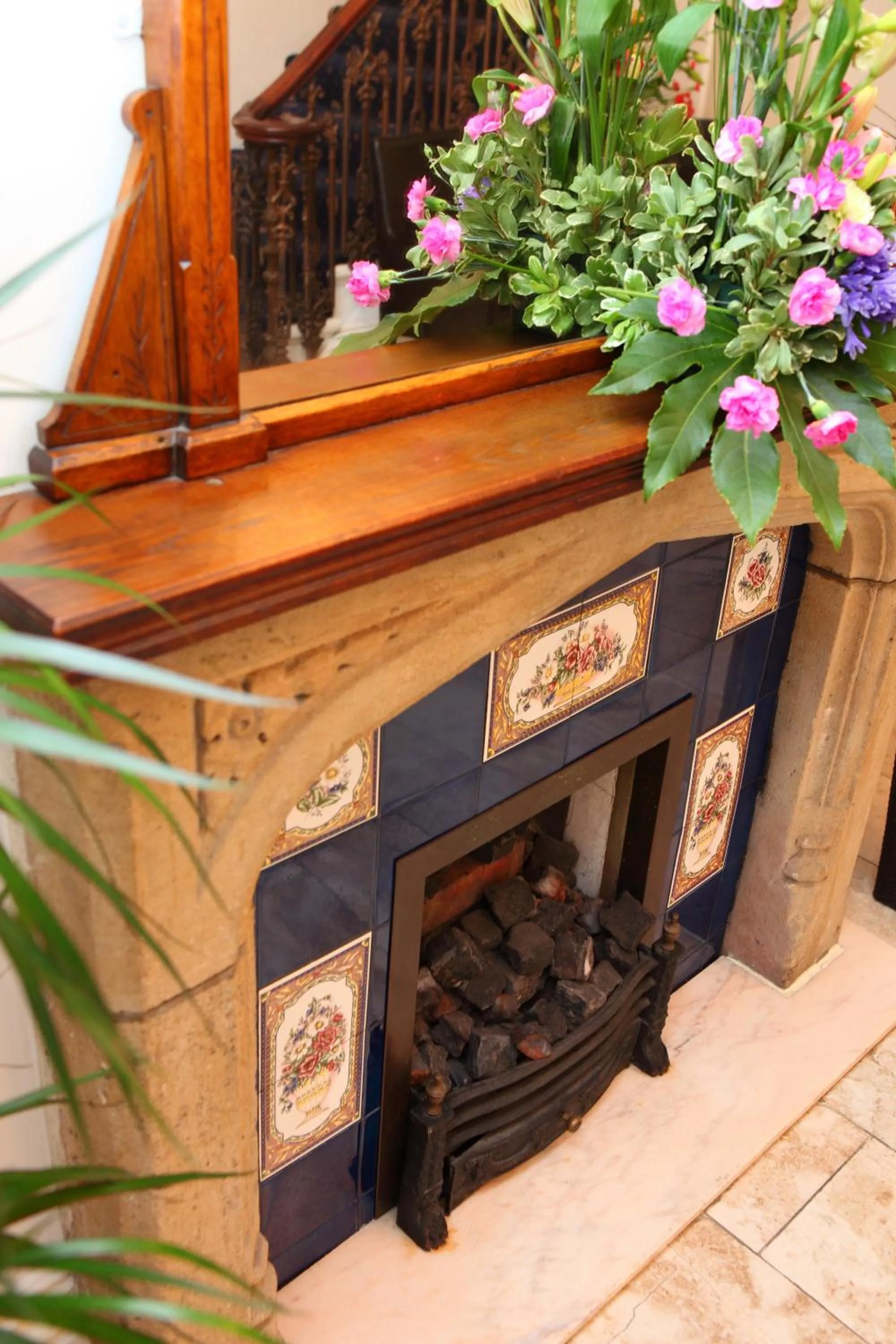 Facade/entrance in Gatwick Cambridge Hotel