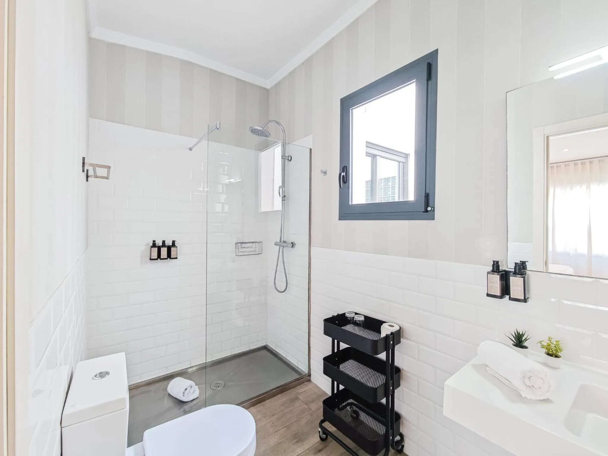 Shower in AZZ Sevilla Torre de la Plata Apartamentos