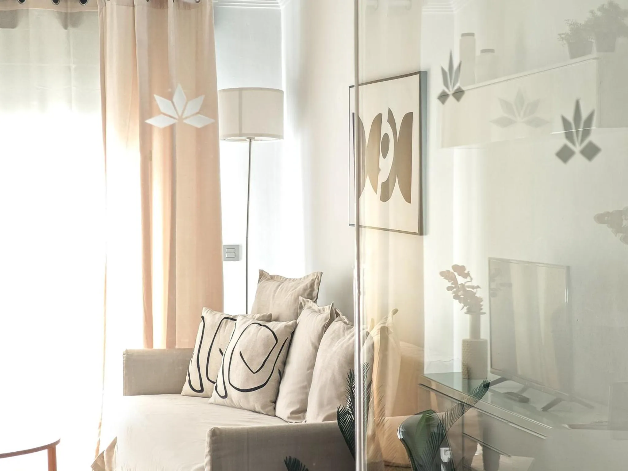 Living room in AZZ Sevilla Torre de la Plata Apartamentos