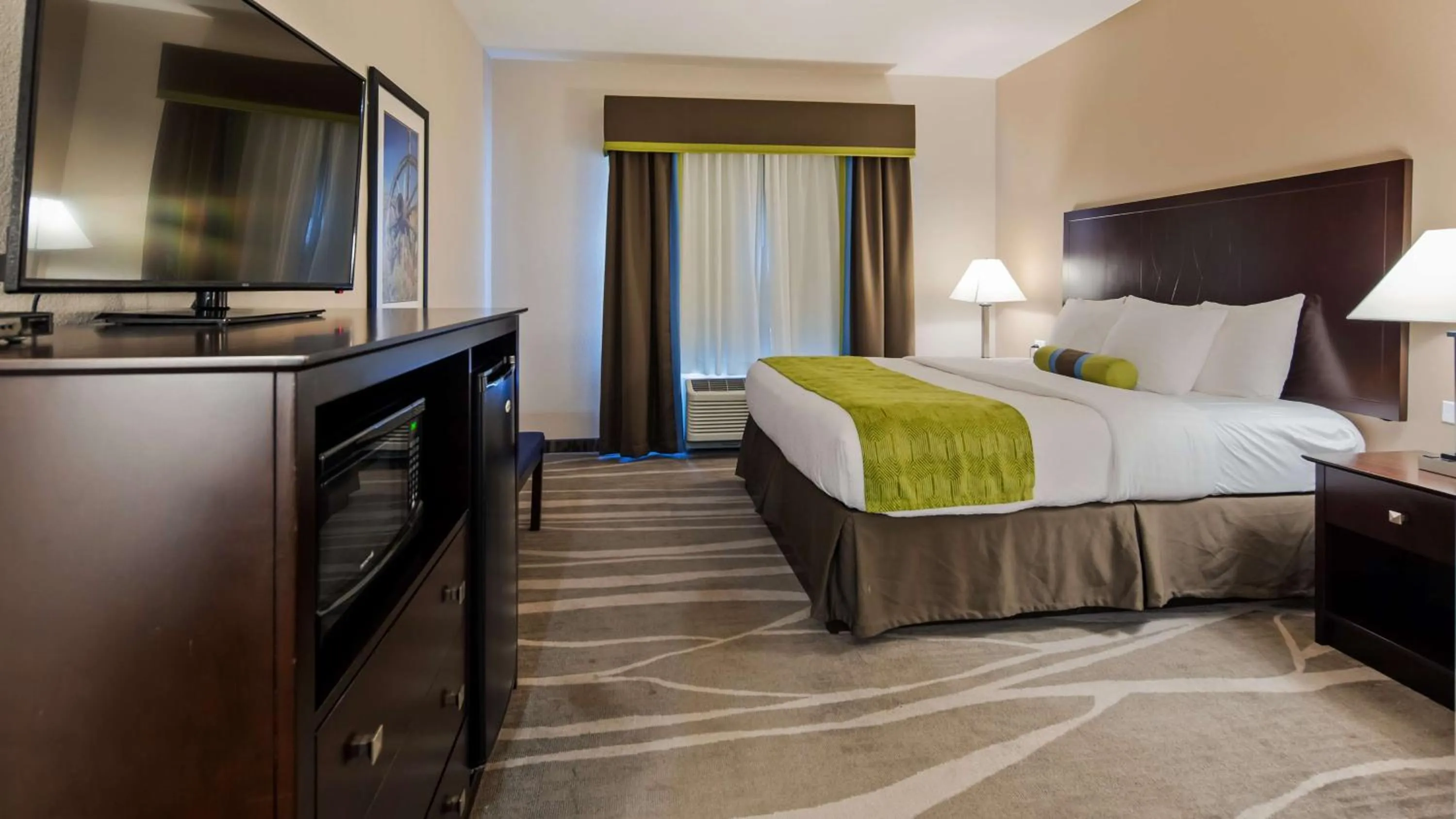 Bedroom, Bed in Best Western Plus Denver City Hotel & Suites