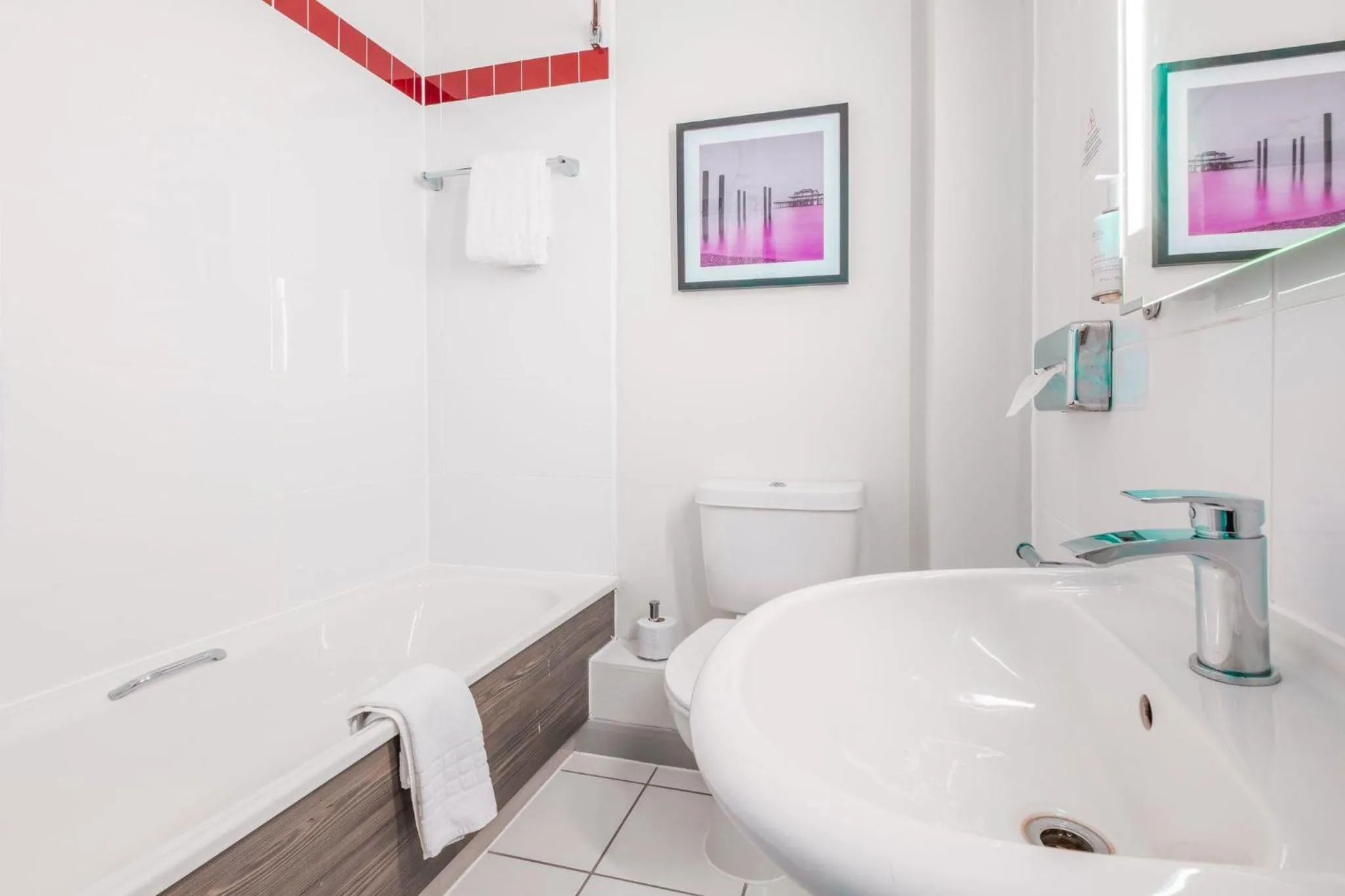 Toilet in Leonardo Hotel Brighton - Formerly Jurys Inn