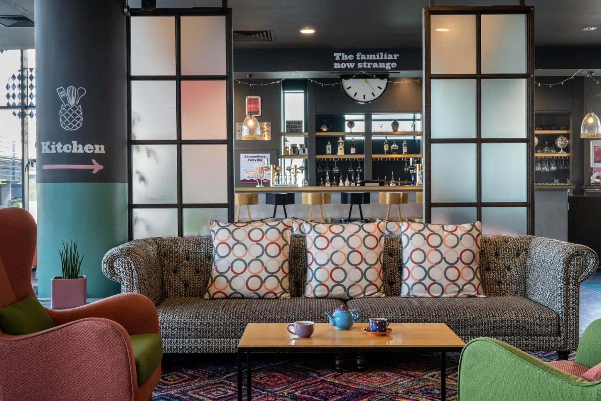 Lobby or reception in Leonardo Hotel Brighton - Formerly Jurys Inn