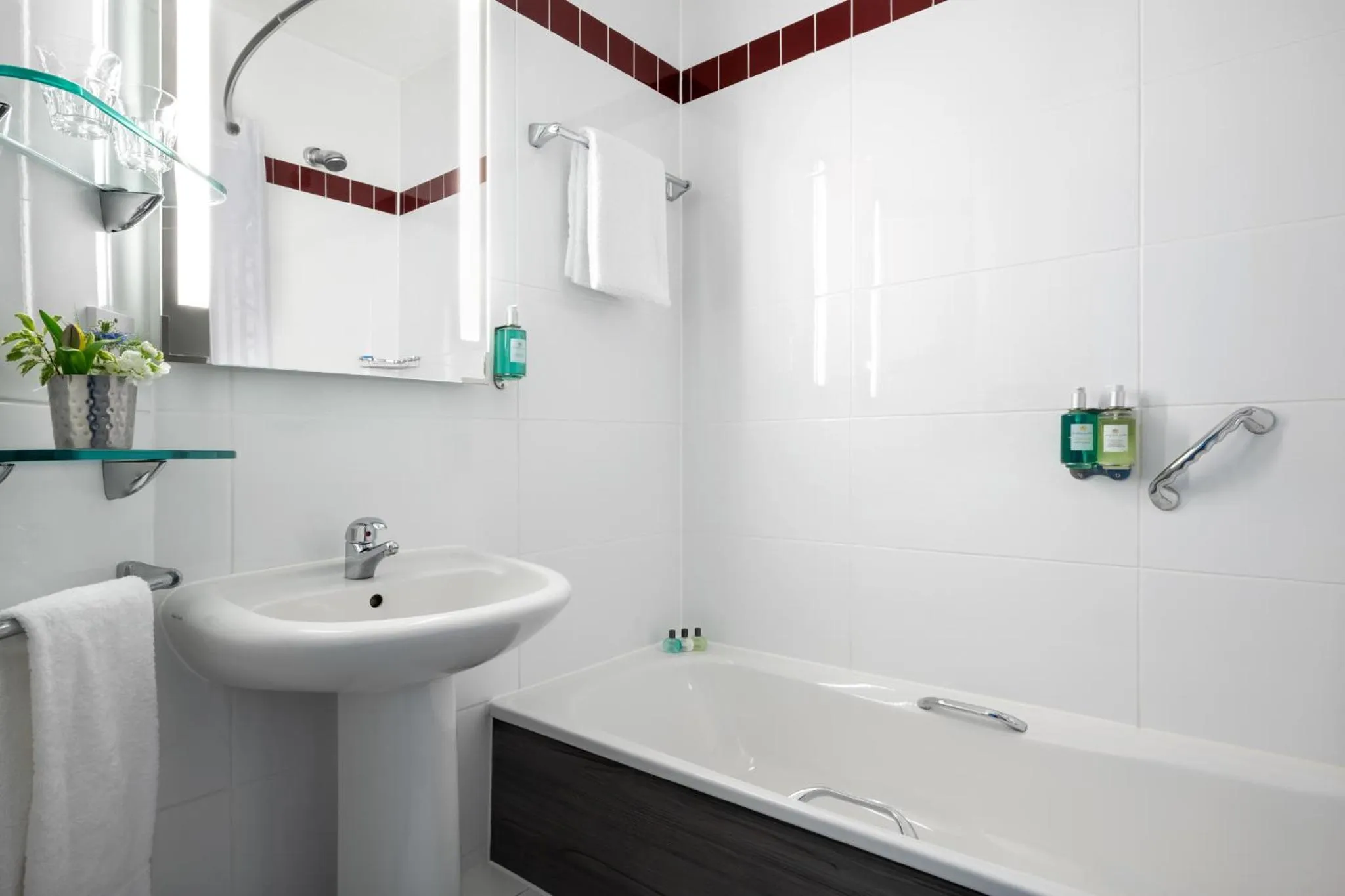 Bathroom in Leonardo Hotel Brighton - Formerly Jurys Inn