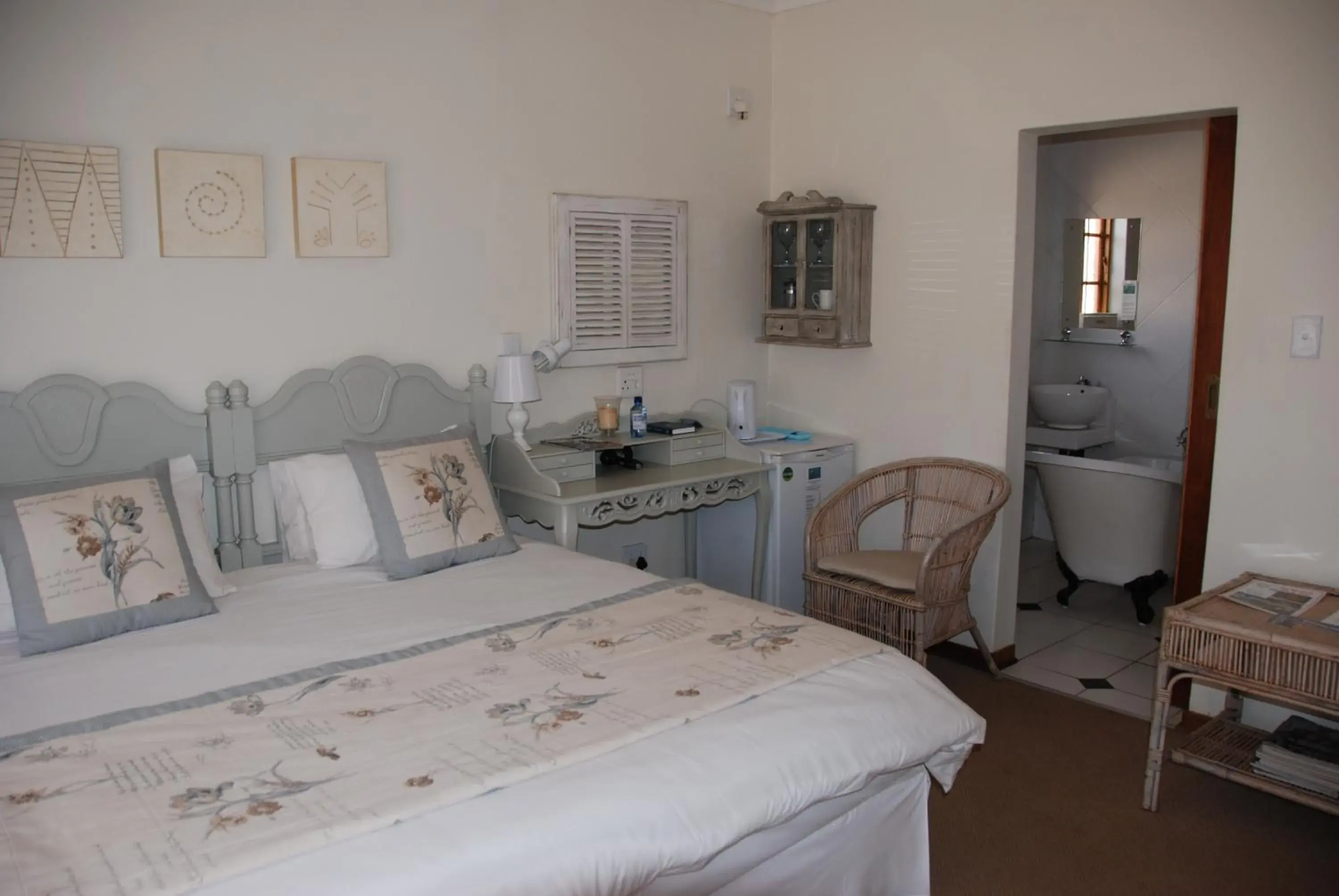 Double Room - single occupancy in Sandstone Chameleon Guest House Double Room - single occupancy in Sandstone Chameleon Guest House