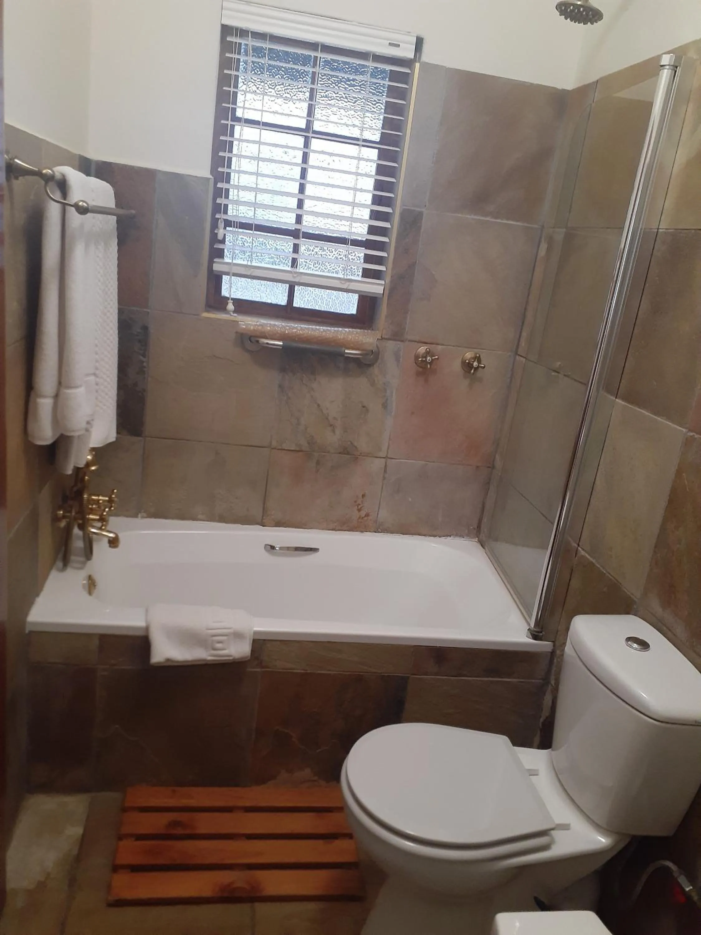 Bathroom in Sandstone Chameleon Guest House