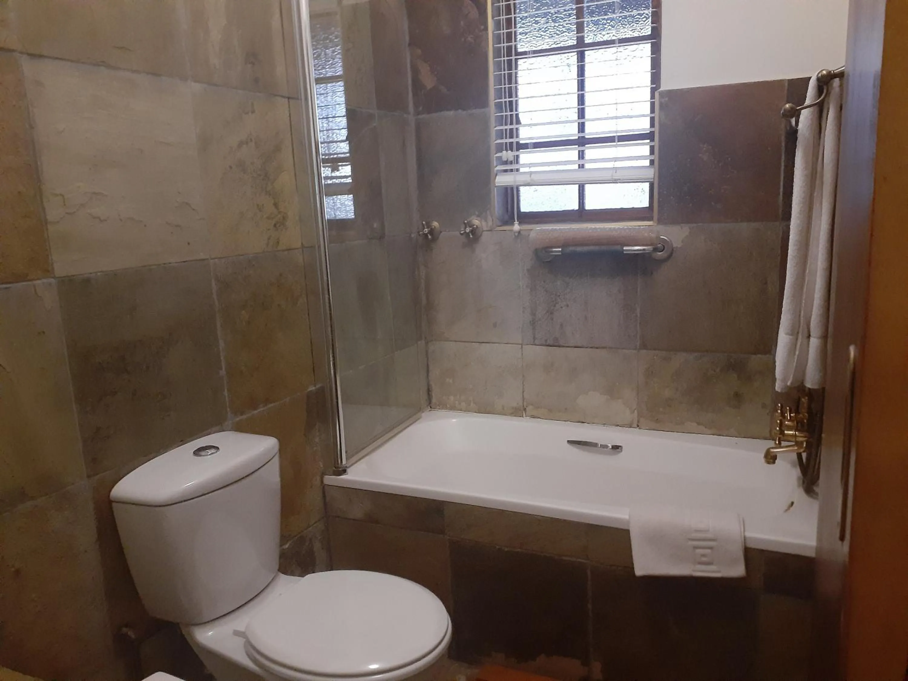 Bathroom in Sandstone Chameleon Guest House