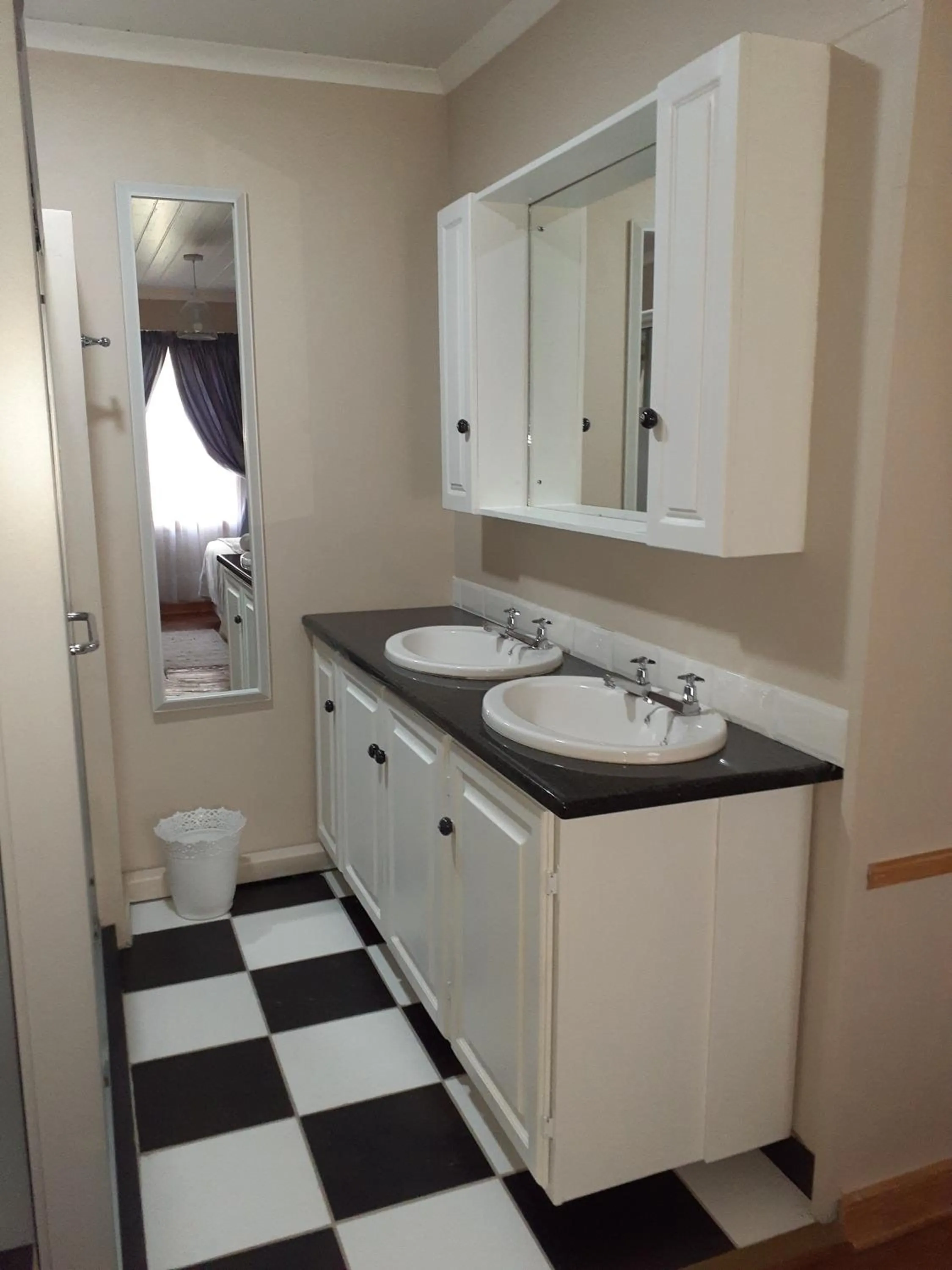 Bathroom in Sandstone Chameleon Guest House