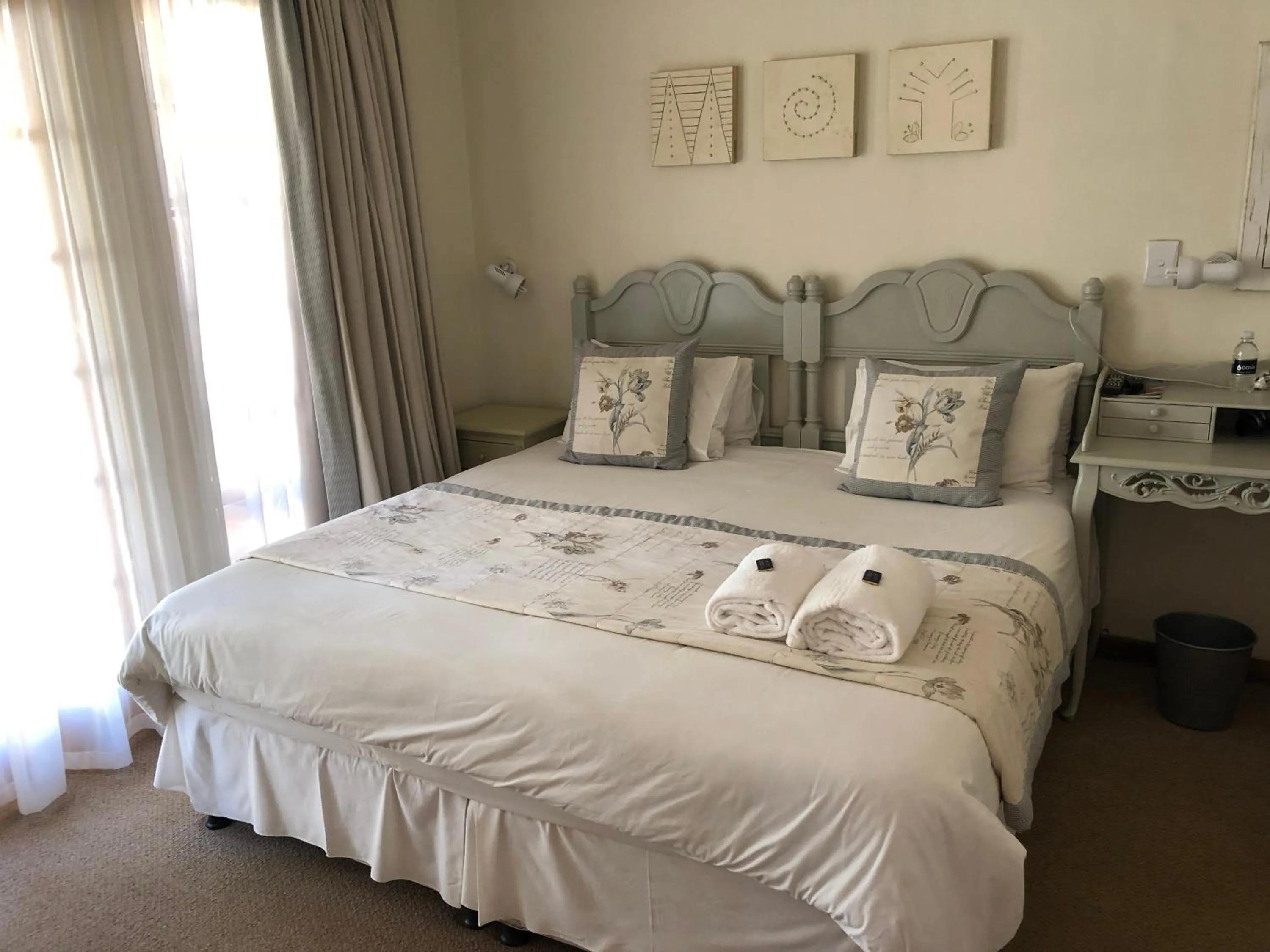 Bedroom, Bed in Sandstone Chameleon Guest House