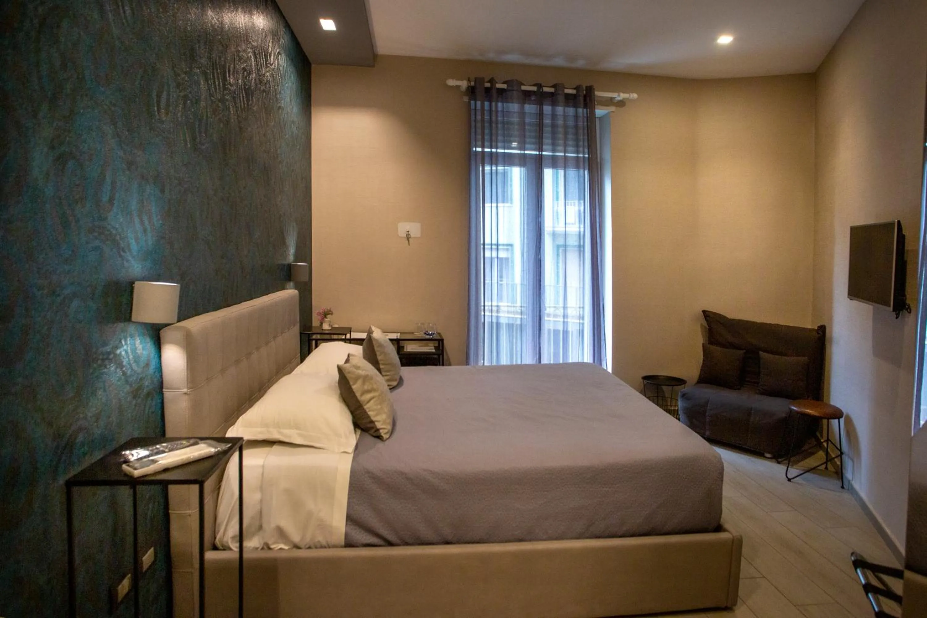 Bedroom, Bed in Bell's