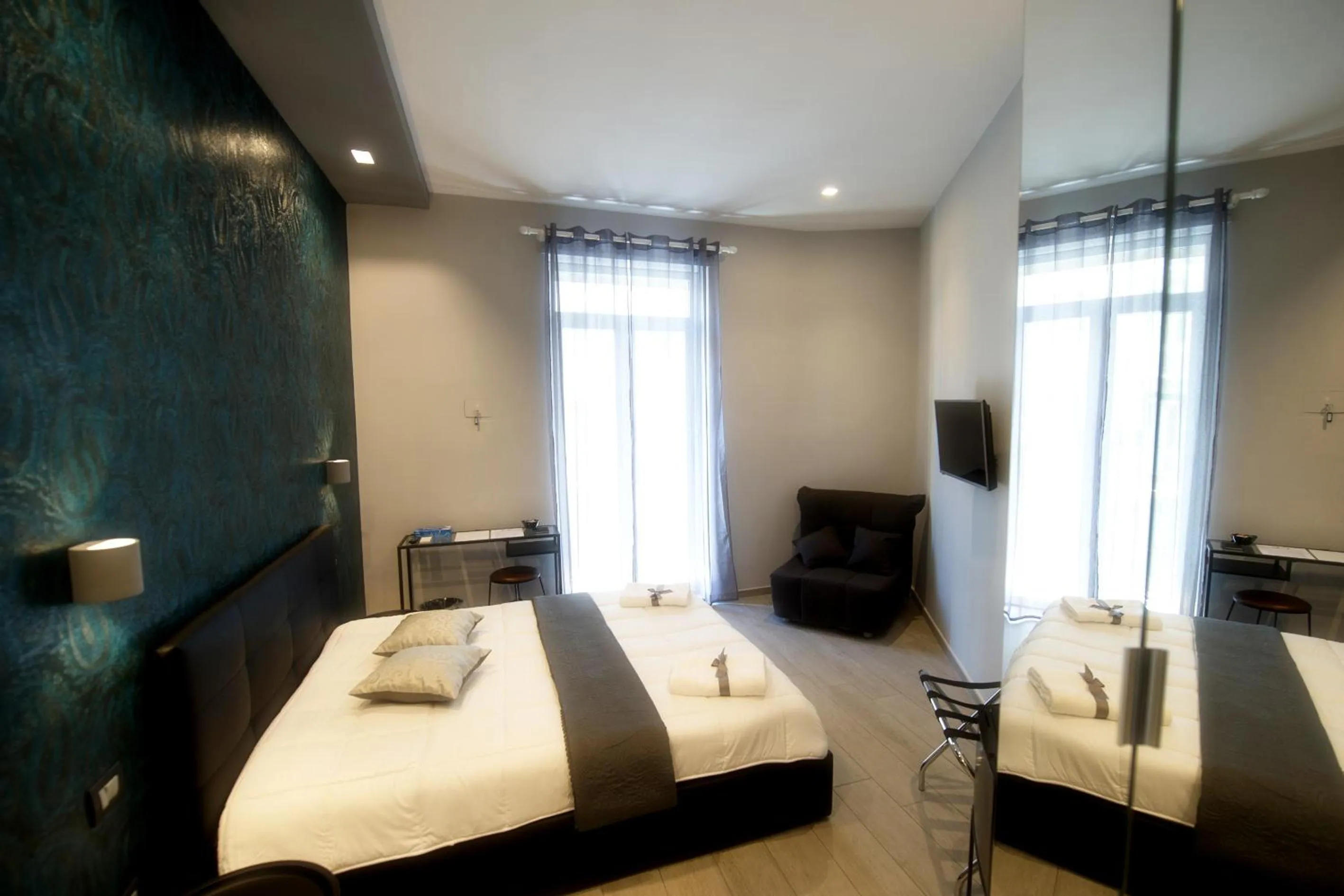 Bedroom, Bed in Bell's