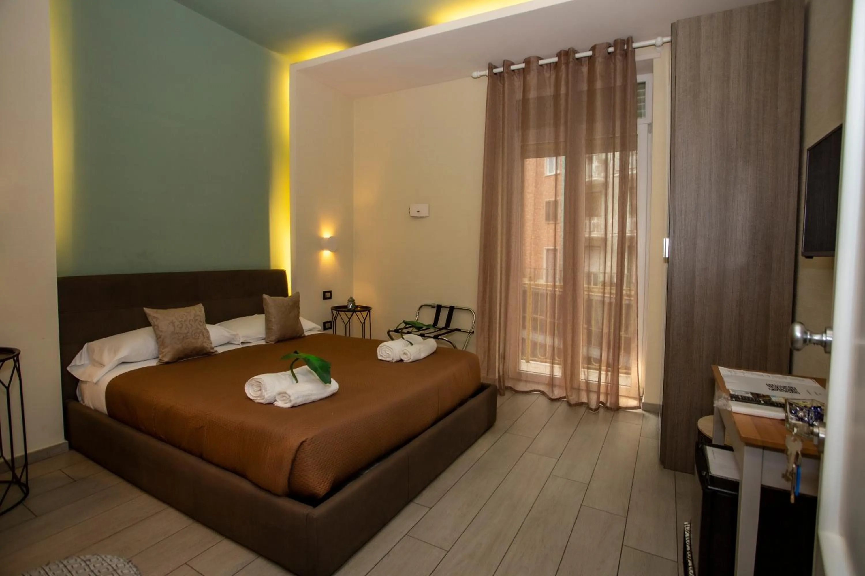 Bedroom, Bed in Bell's