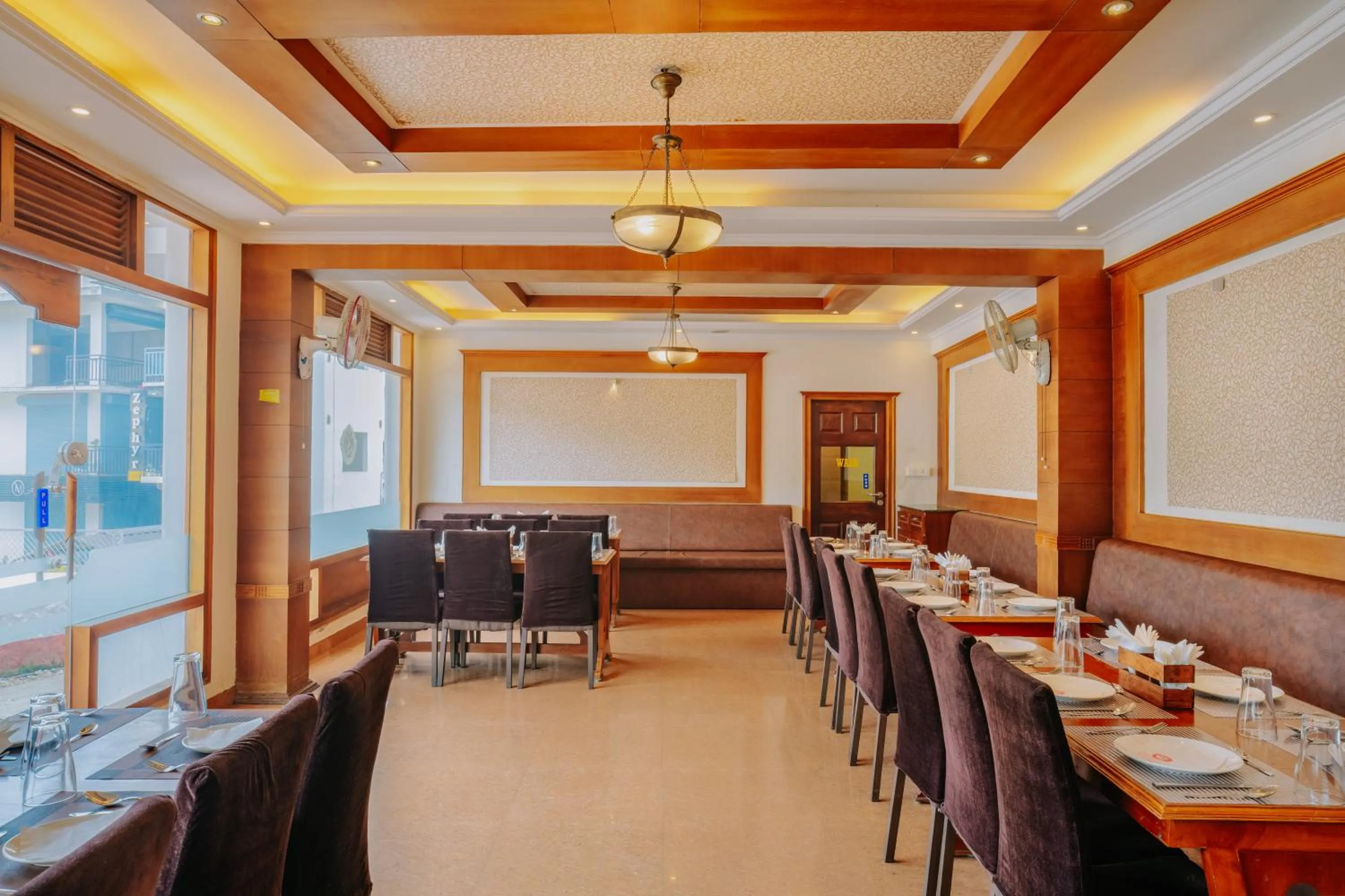 Restaurant/places to eat in Seasons Thekkady