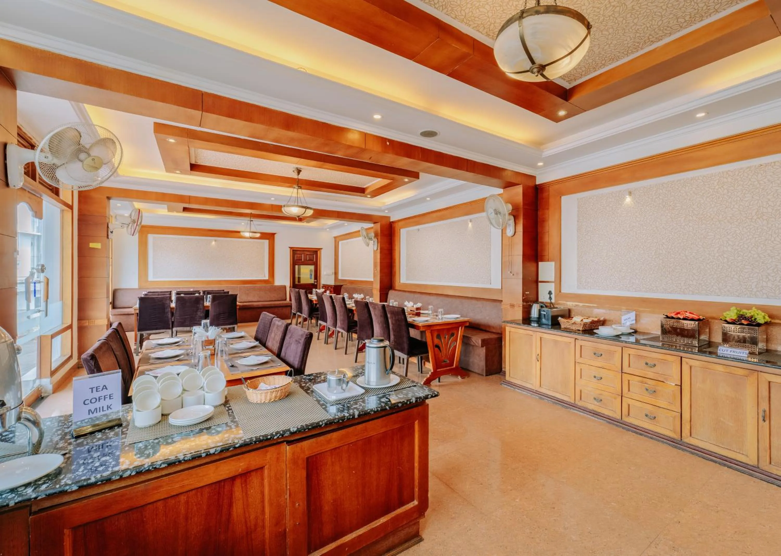 Restaurant/places to eat in Seasons Thekkady