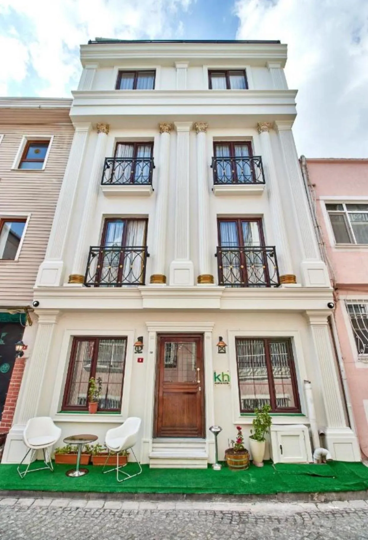 Property building in Kumru Hotel