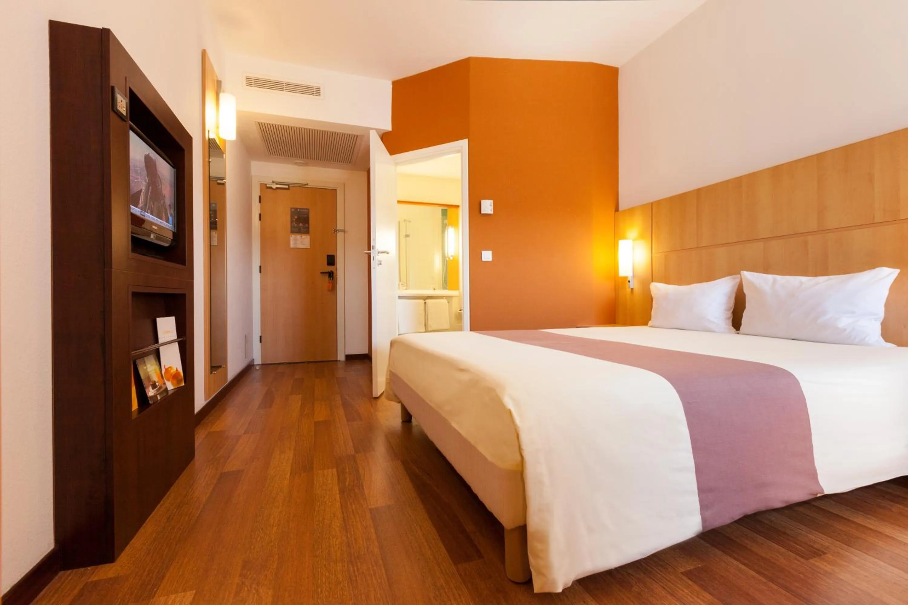 Bedroom, Bed in Ibis Tunis