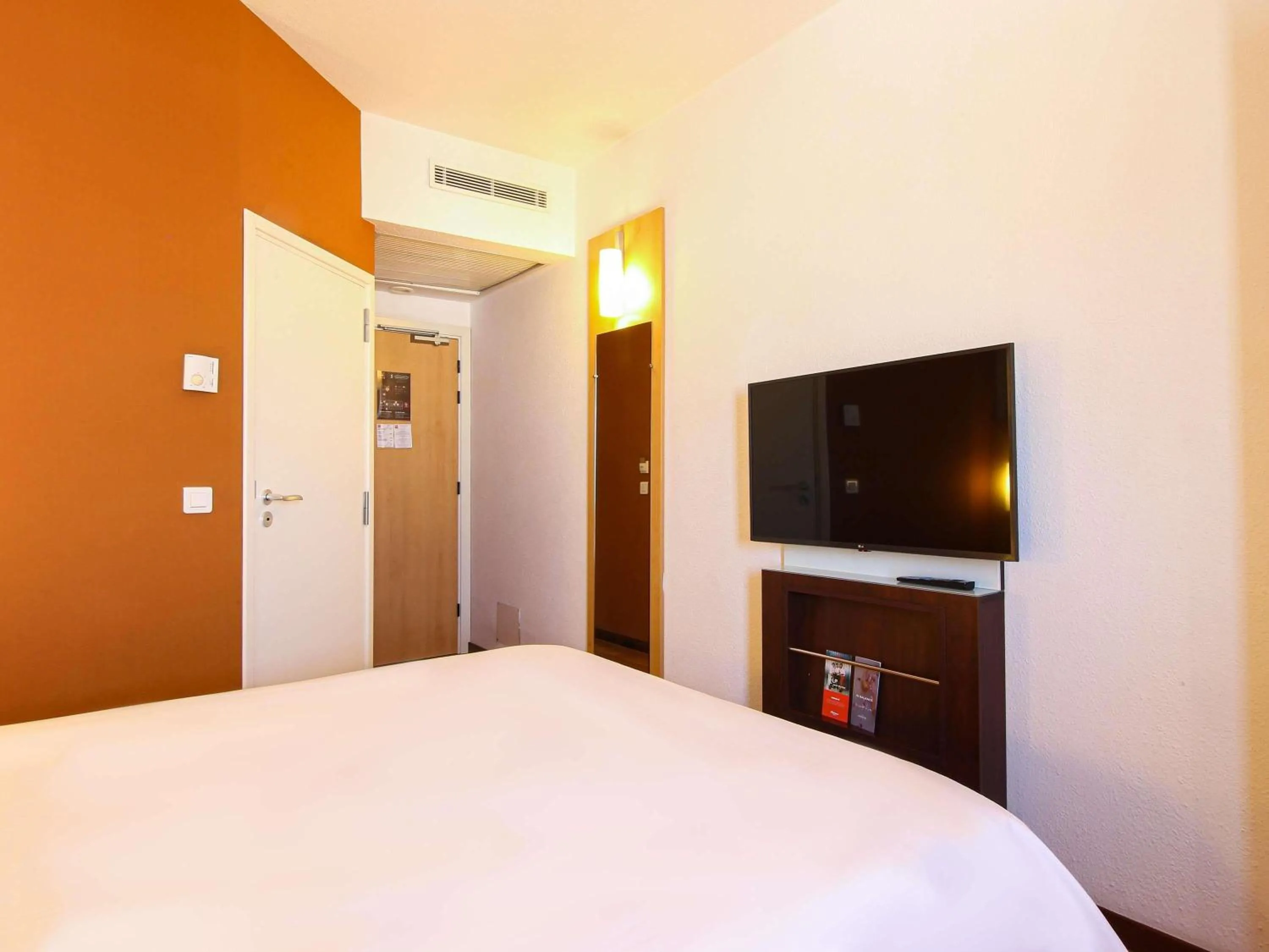 Bedroom, Bed in Ibis Tunis