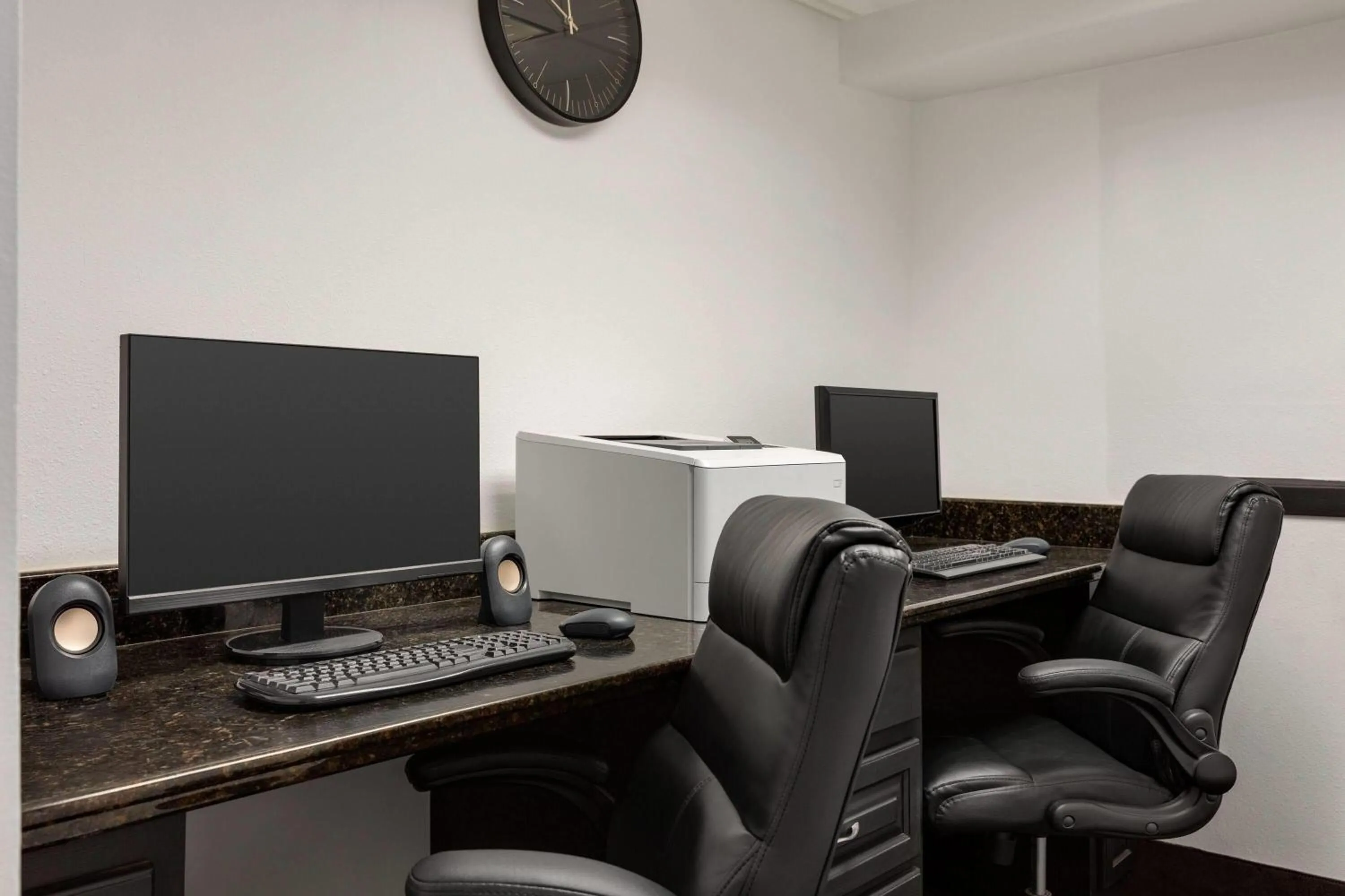 Business facilities in Ramada by Wyndham Del Rio