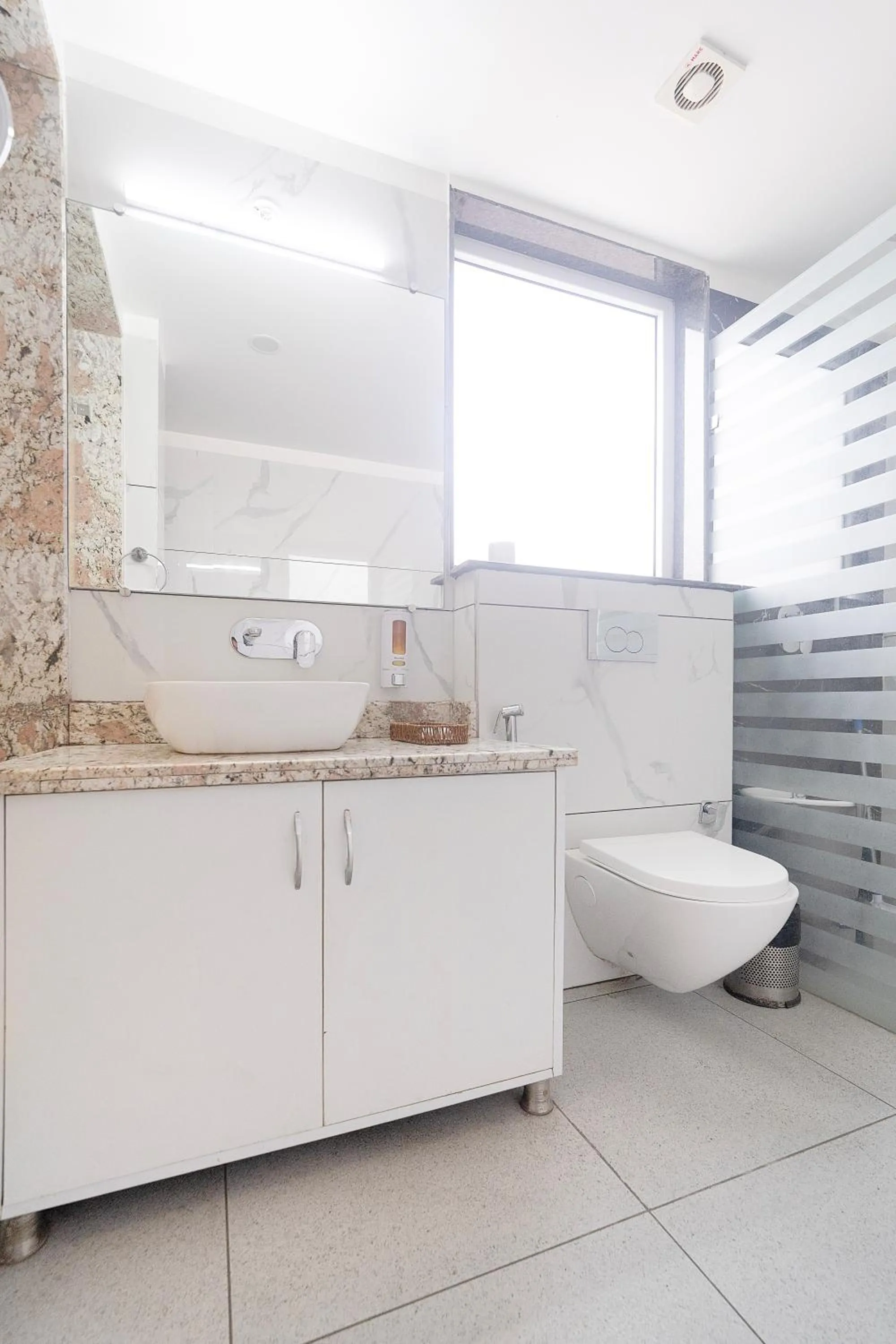 Bathroom in Hotel Green - Behind Parmarth Niketan