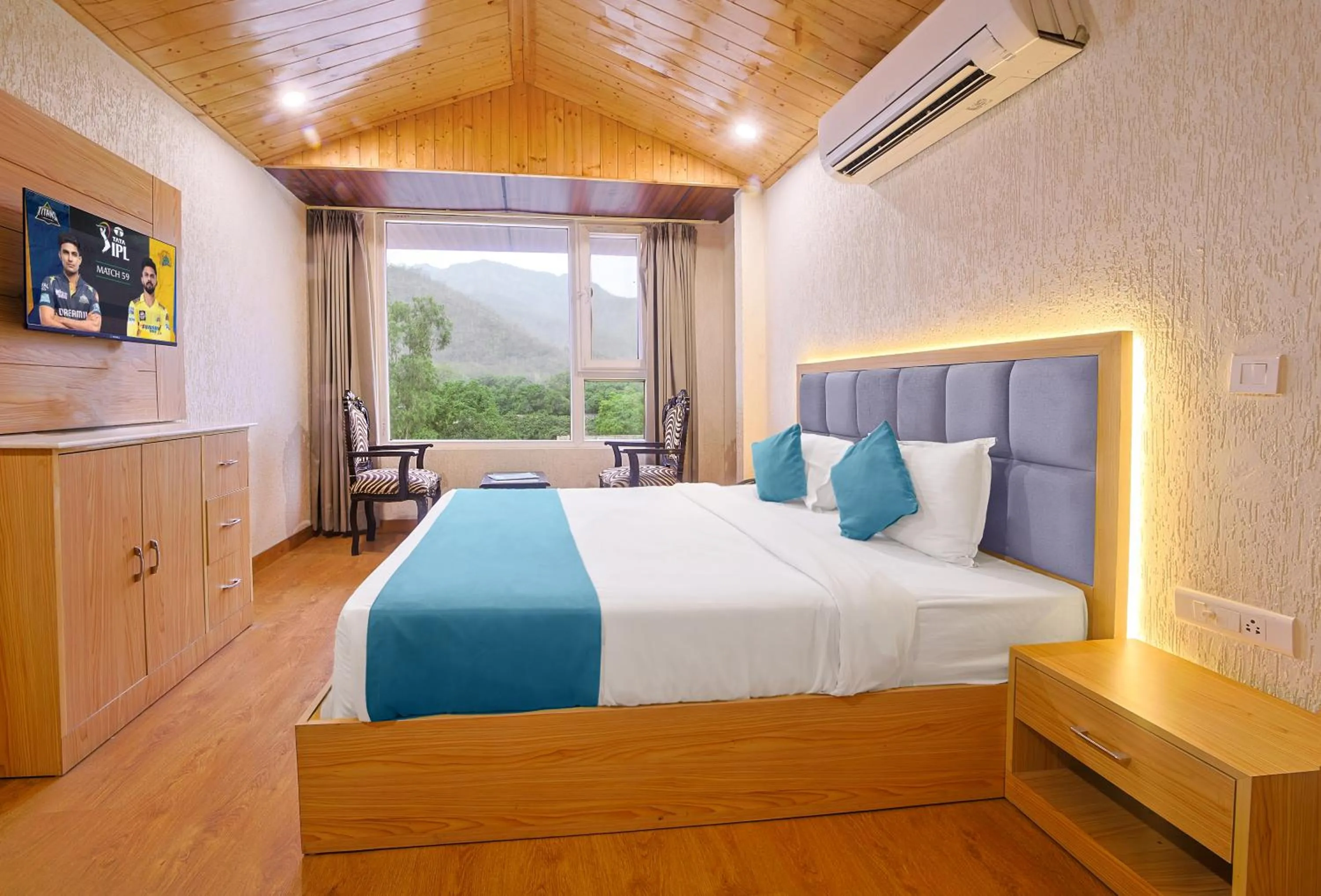 Bedroom, Bed in Hotel Green - Behind Parmarth Niketan