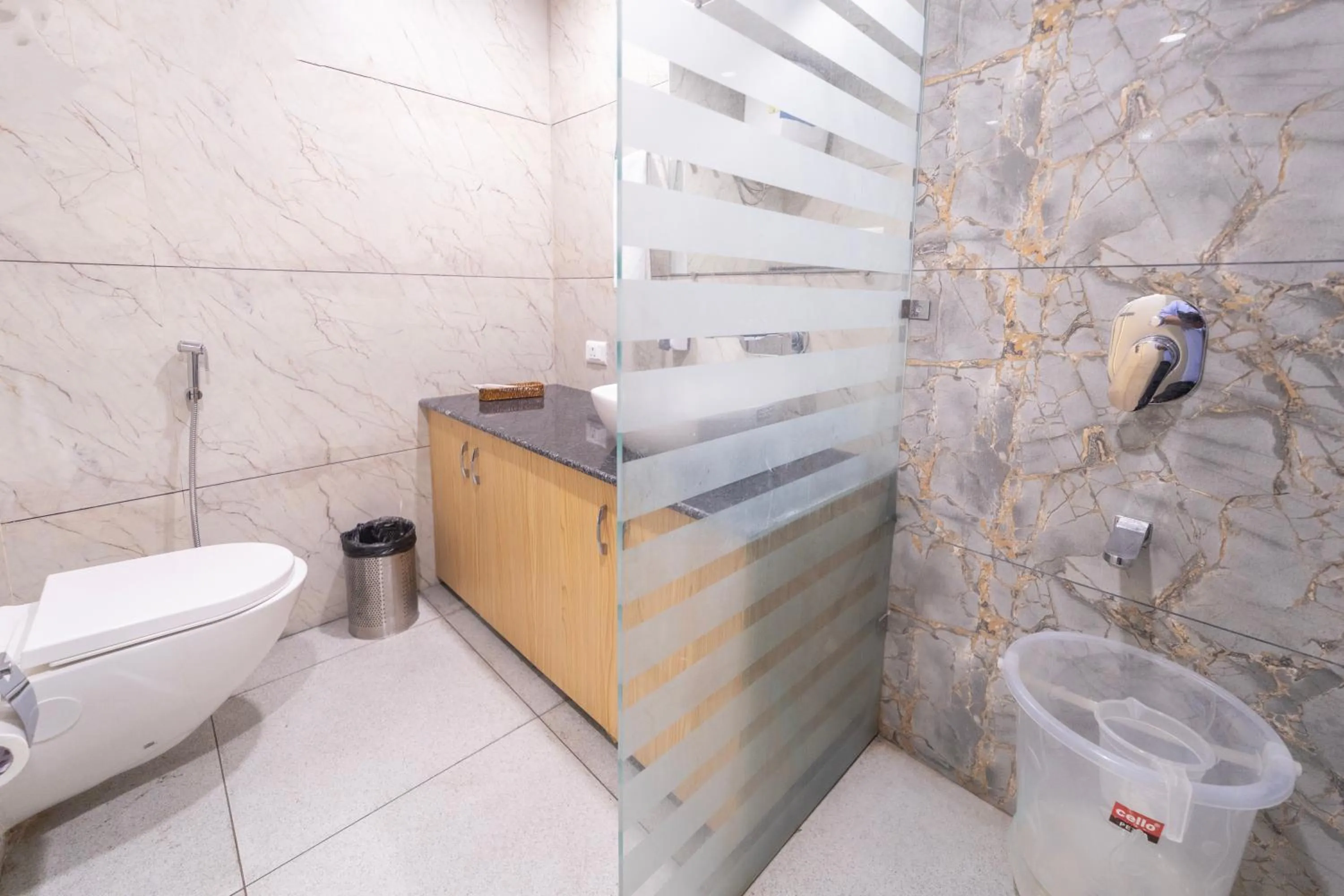 Bathroom in Hotel Green - Behind Parmarth Niketan