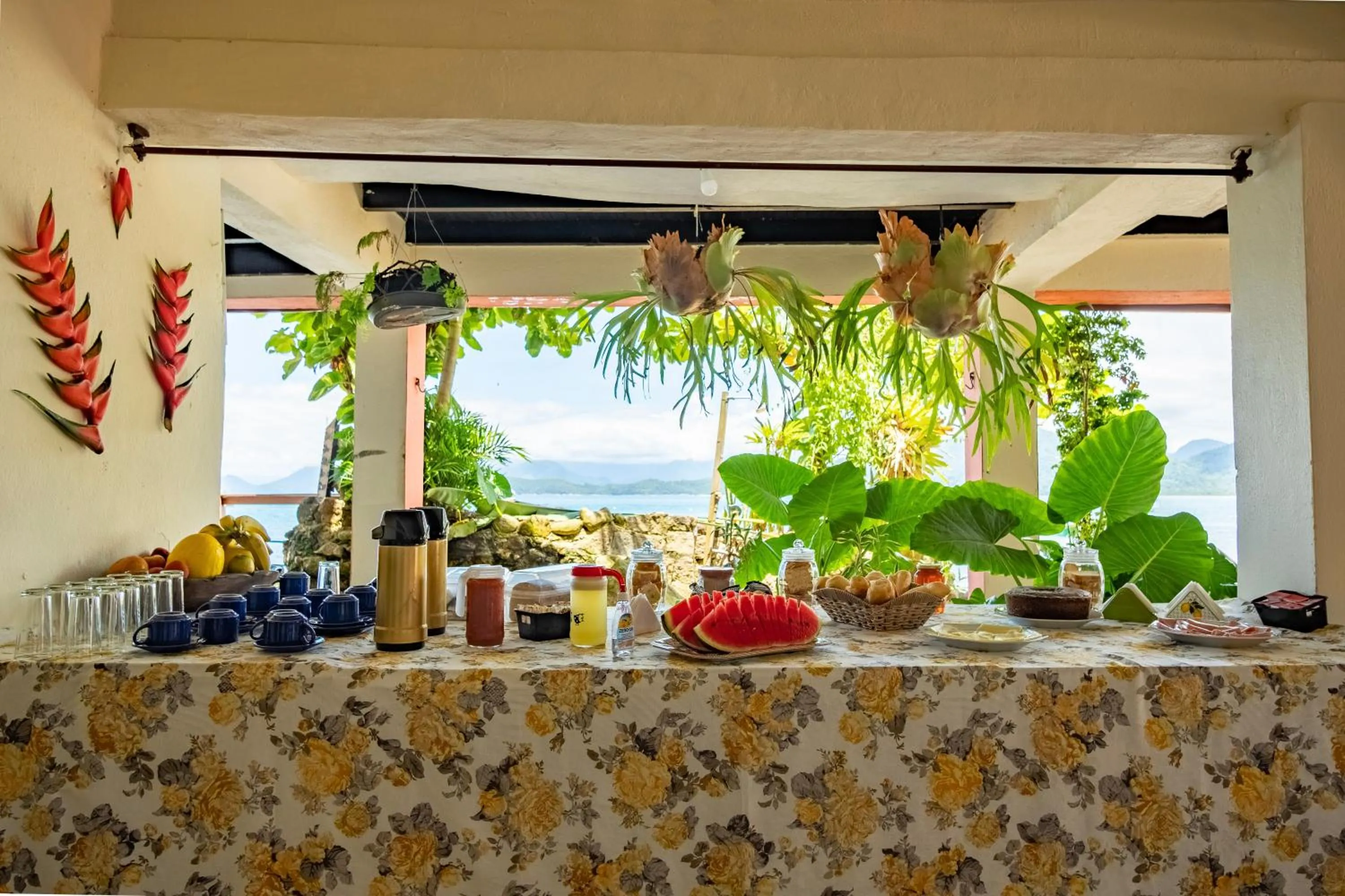 Continental breakfast in Pousada Sobre As Ondas de Picinguaba