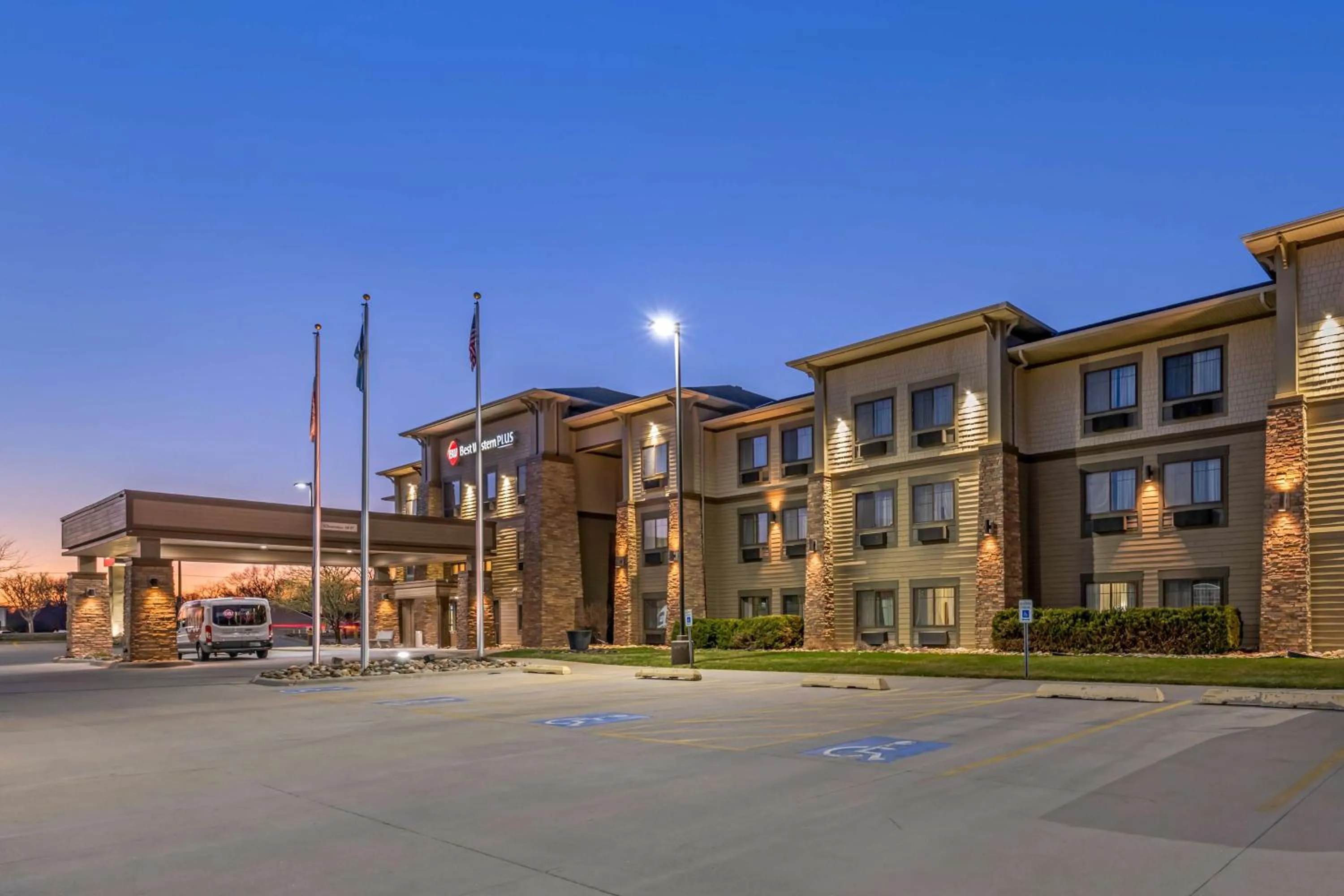 Property building in Best Western Plus Grand Island Inn and Suites