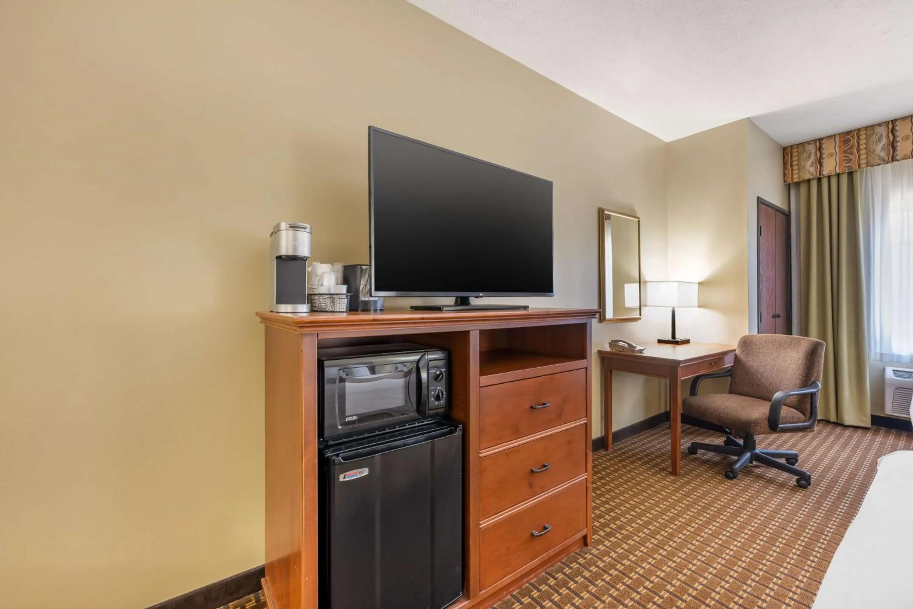 Bedroom, Bed in Best Western Plus Grand Island Inn and Suites