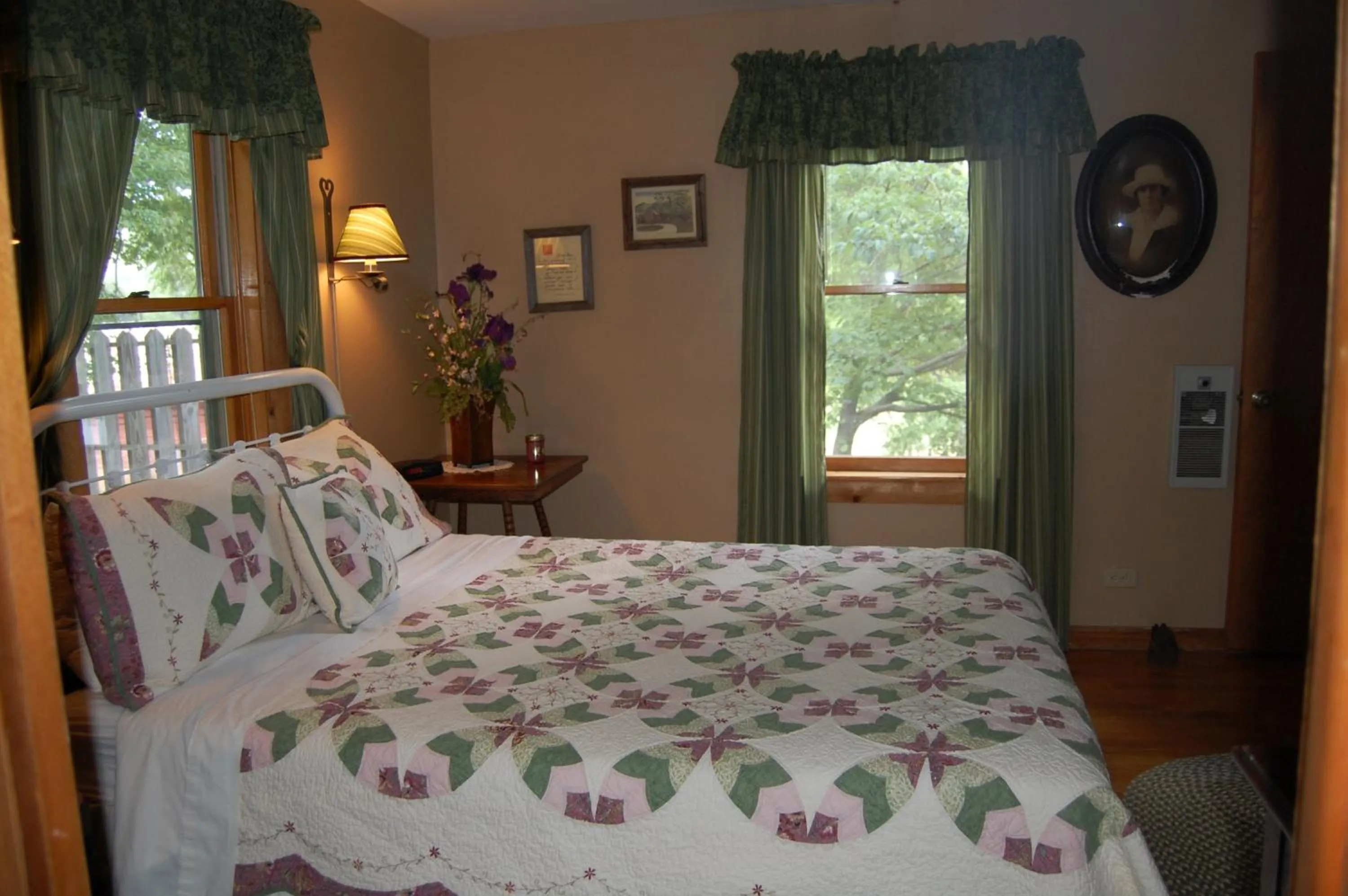 Bed in Mountain Springs Cabins