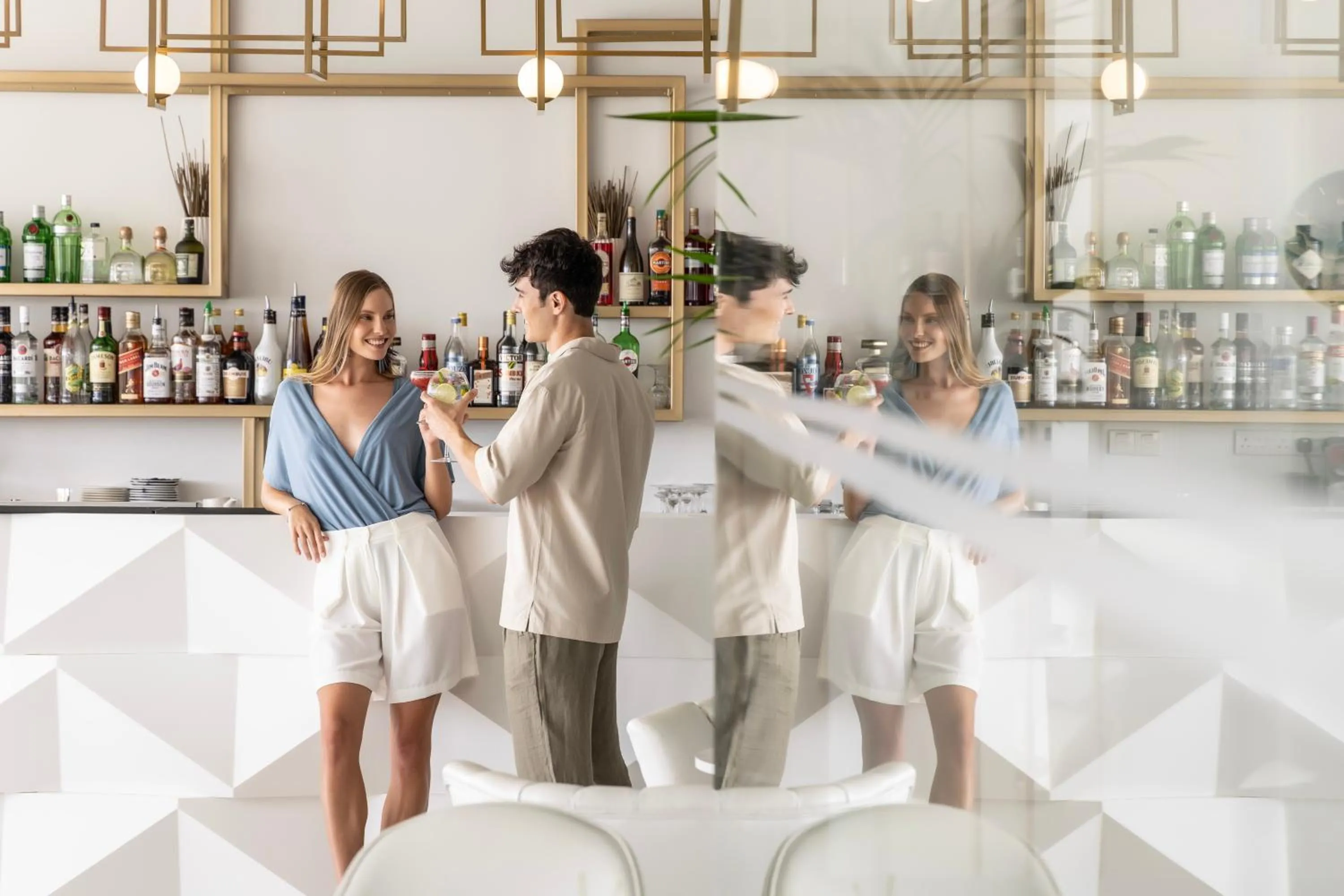 Lounge or bar in Ivi Mare - Designed for Adults by Louis Hotels