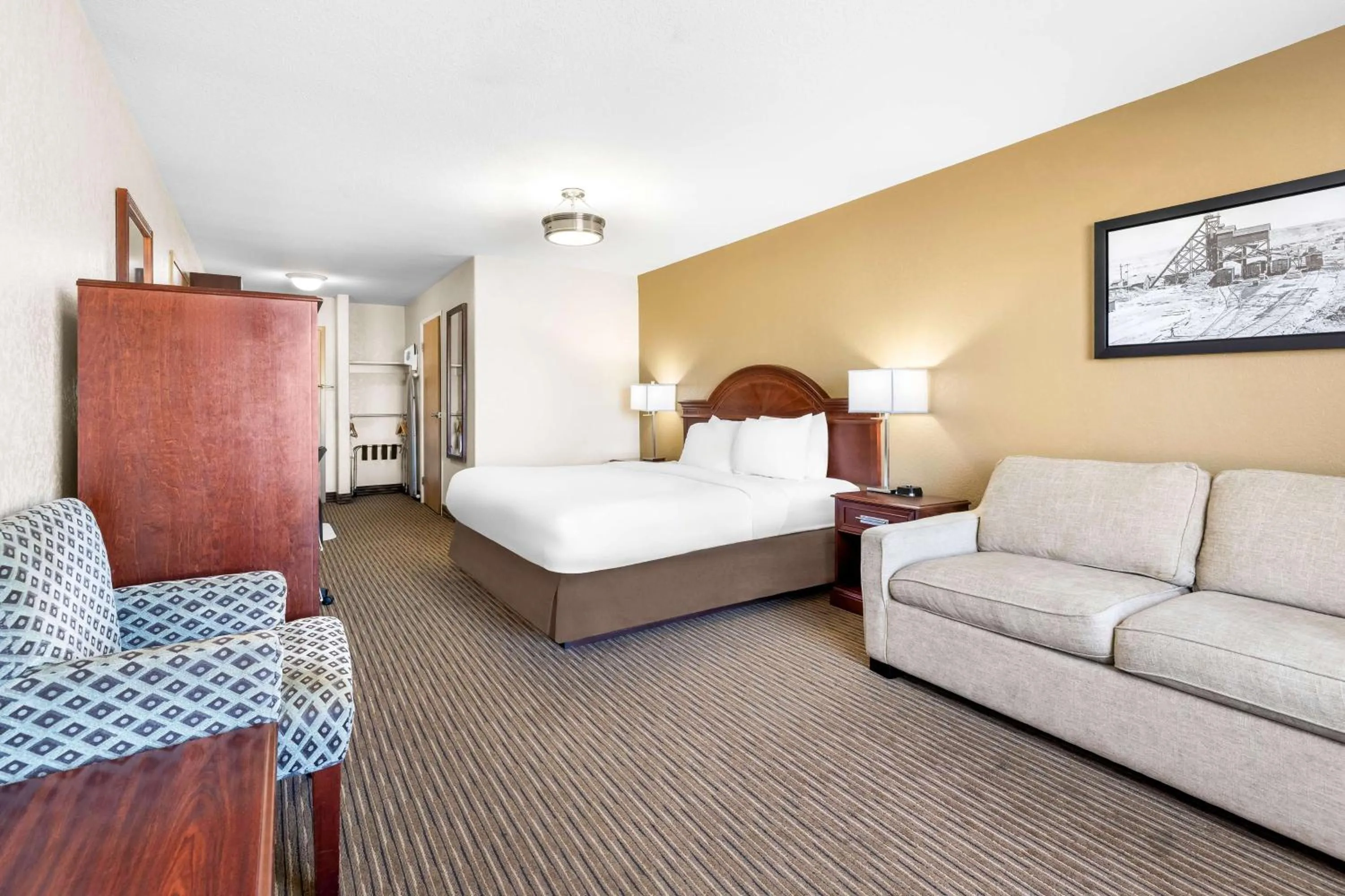 Bedroom, Bed in SureStay Plus Hotel by Best Western Drumheller