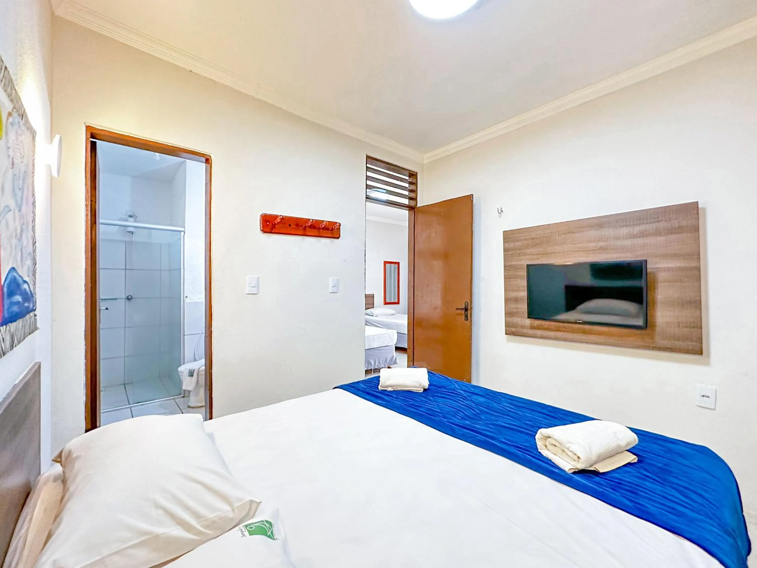 Bathroom, Bed in Jangadeiro Praia Hotel Resort - Parque Aquático e Pé na Areia