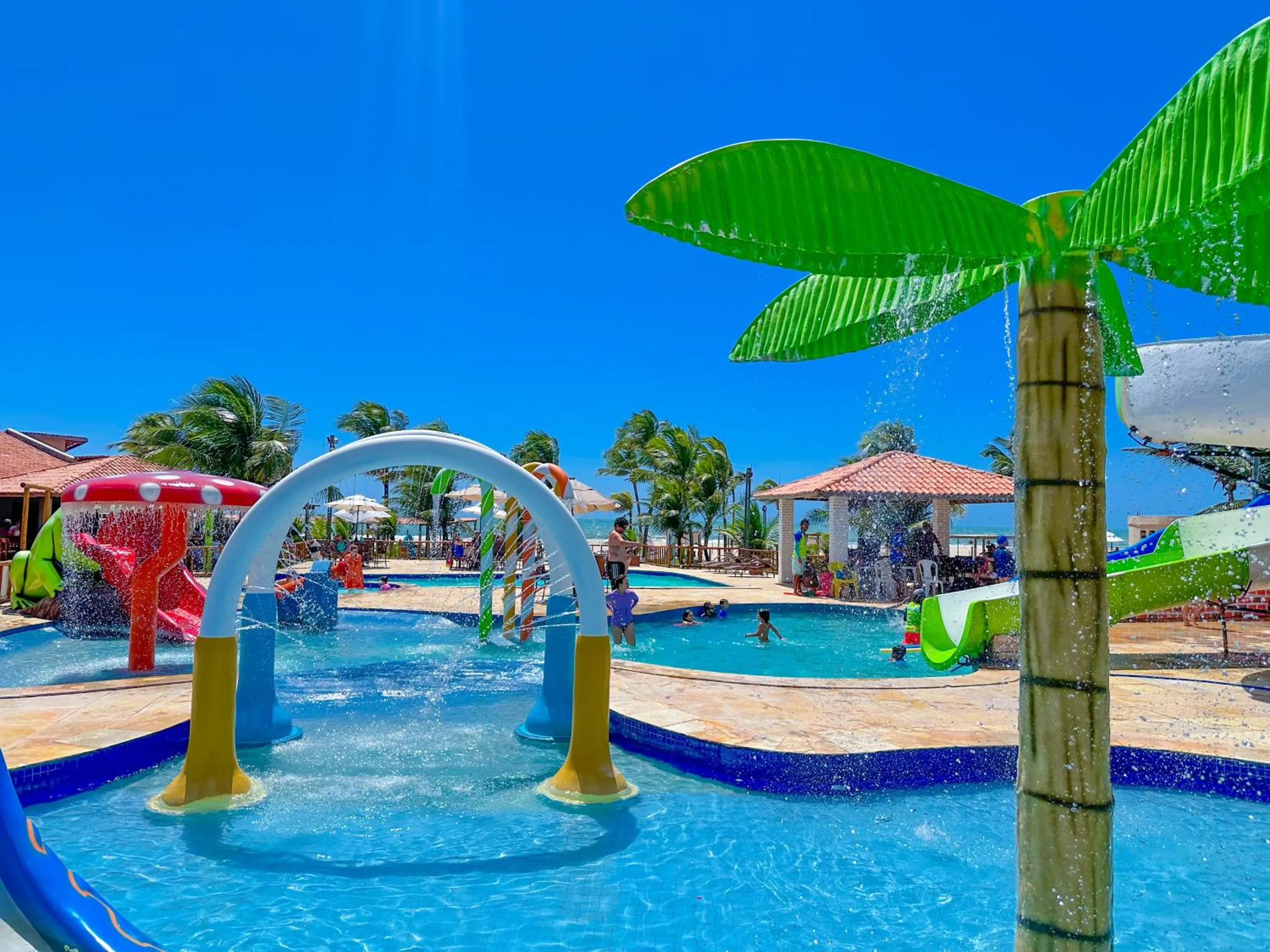 Aqua park in Jangadeiro Praia Hotel Resort - Parque Aquático e Pé na Areia