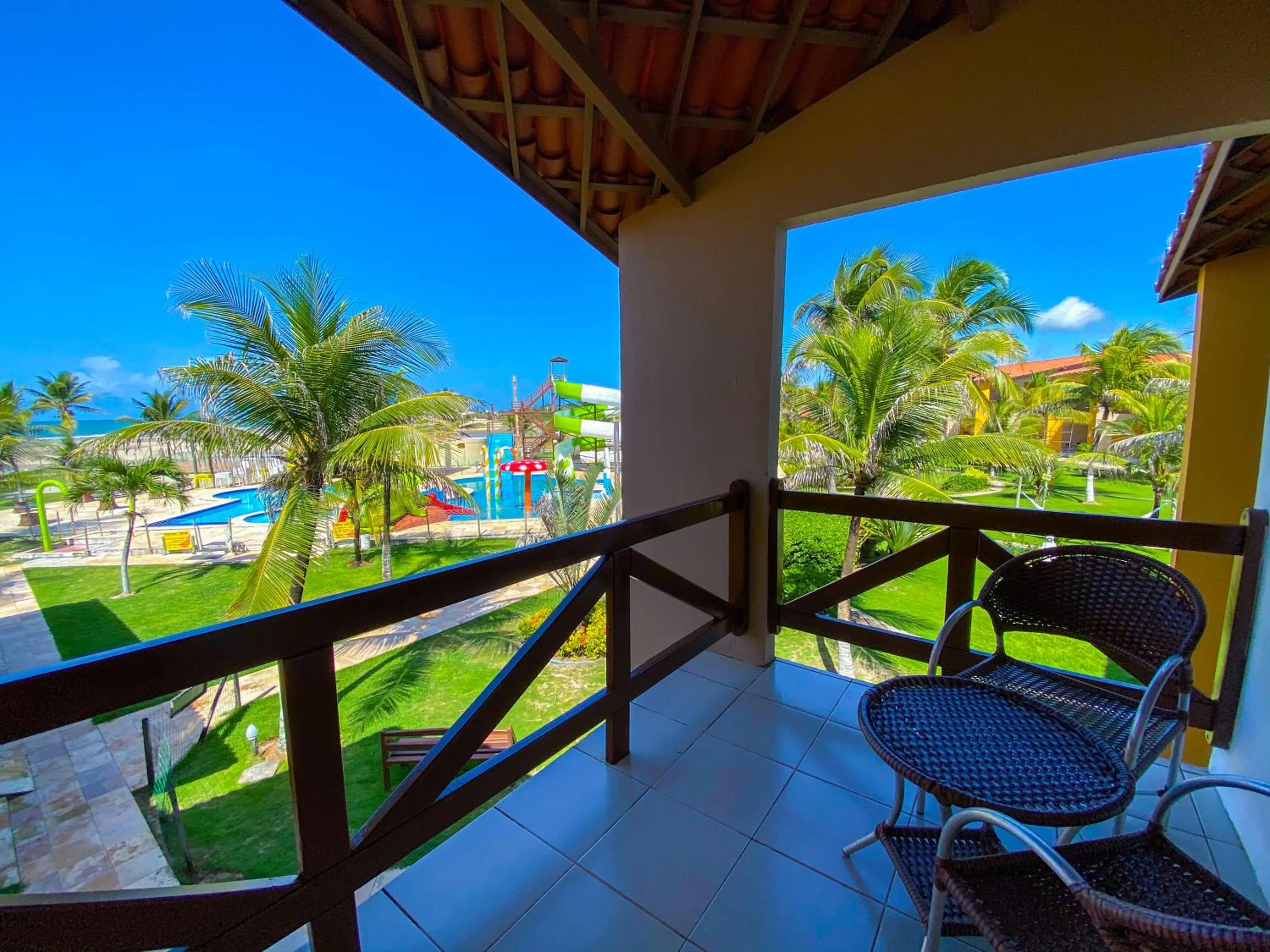 Balcony/Terrace in Jangadeiro Praia Hotel Resort - Parque Aquático e Pé na Areia