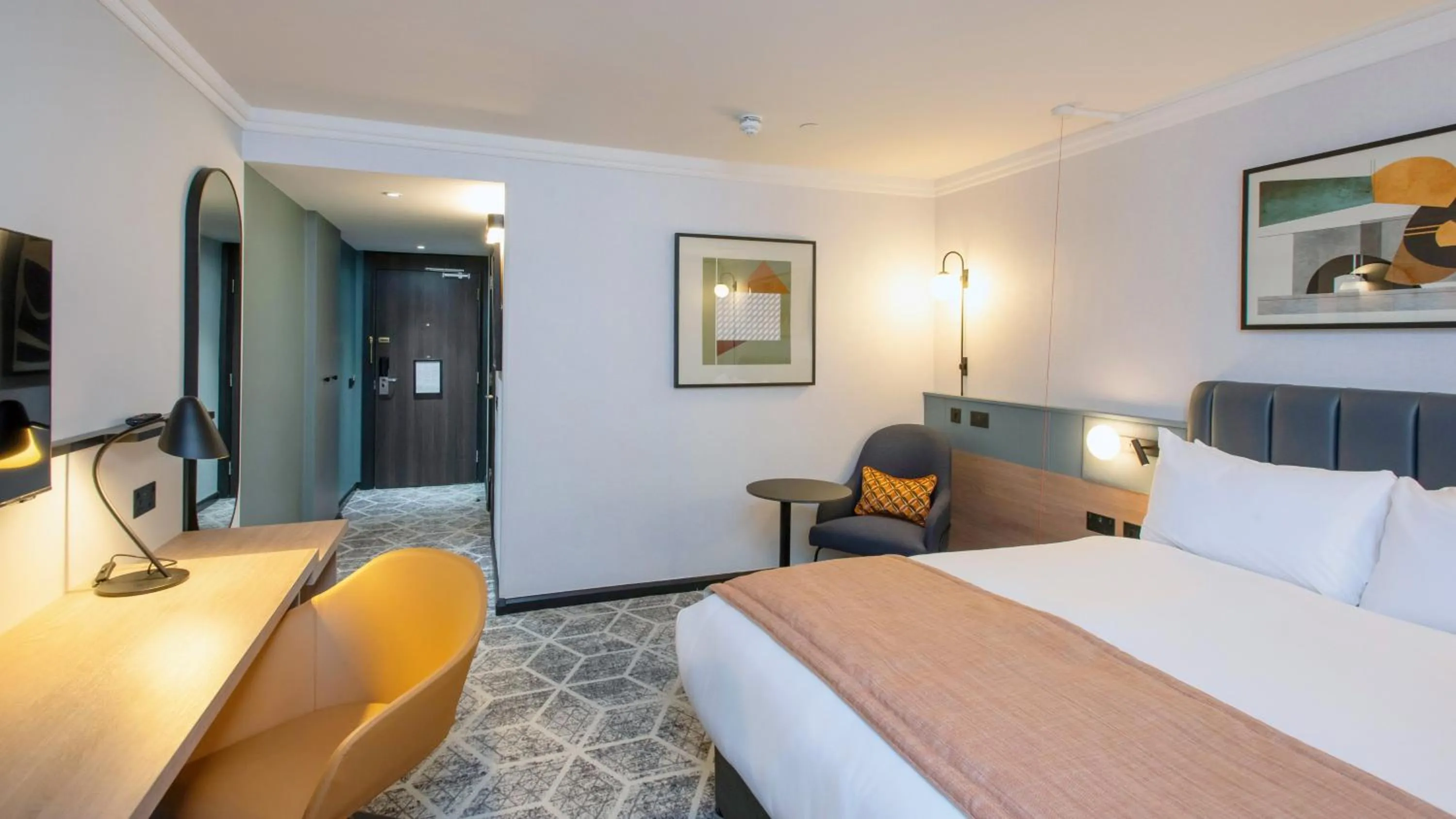Photo of the whole room, Bed in Crowne Plaza Birmingham City by IHG