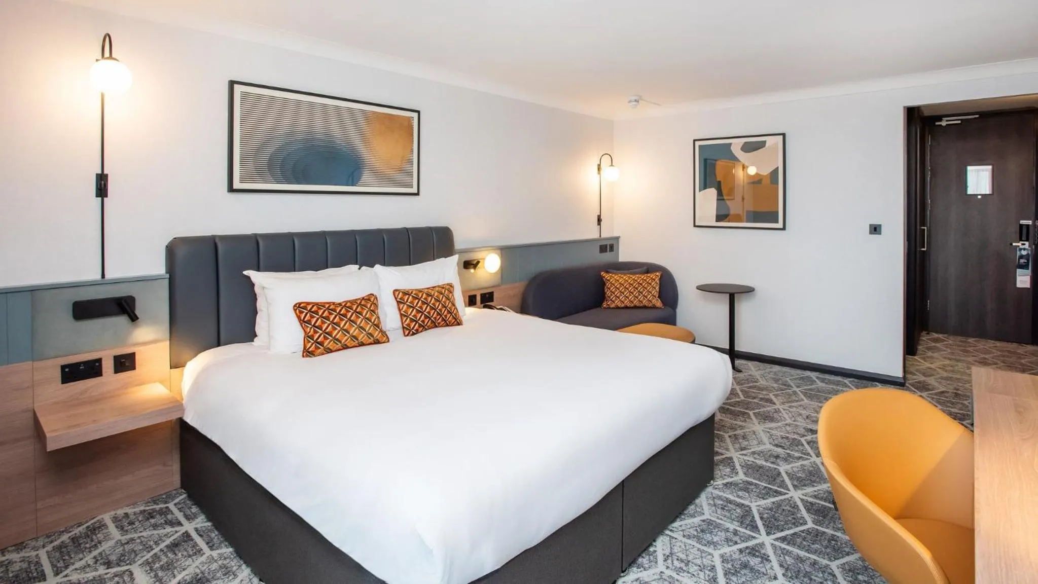 Photo of the whole room, Bed in Crowne Plaza Birmingham City by IHG