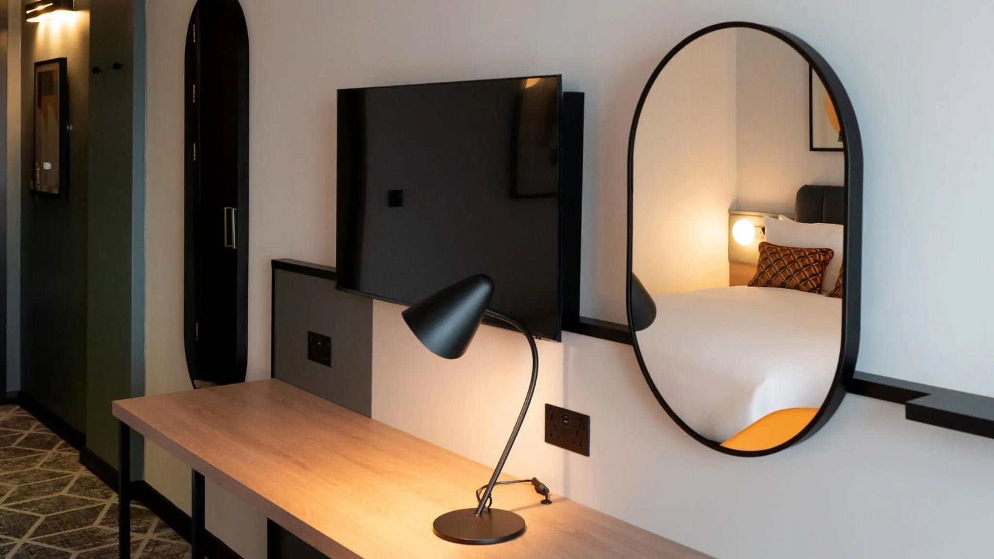 Photo of the whole room in Crowne Plaza Birmingham City by IHG