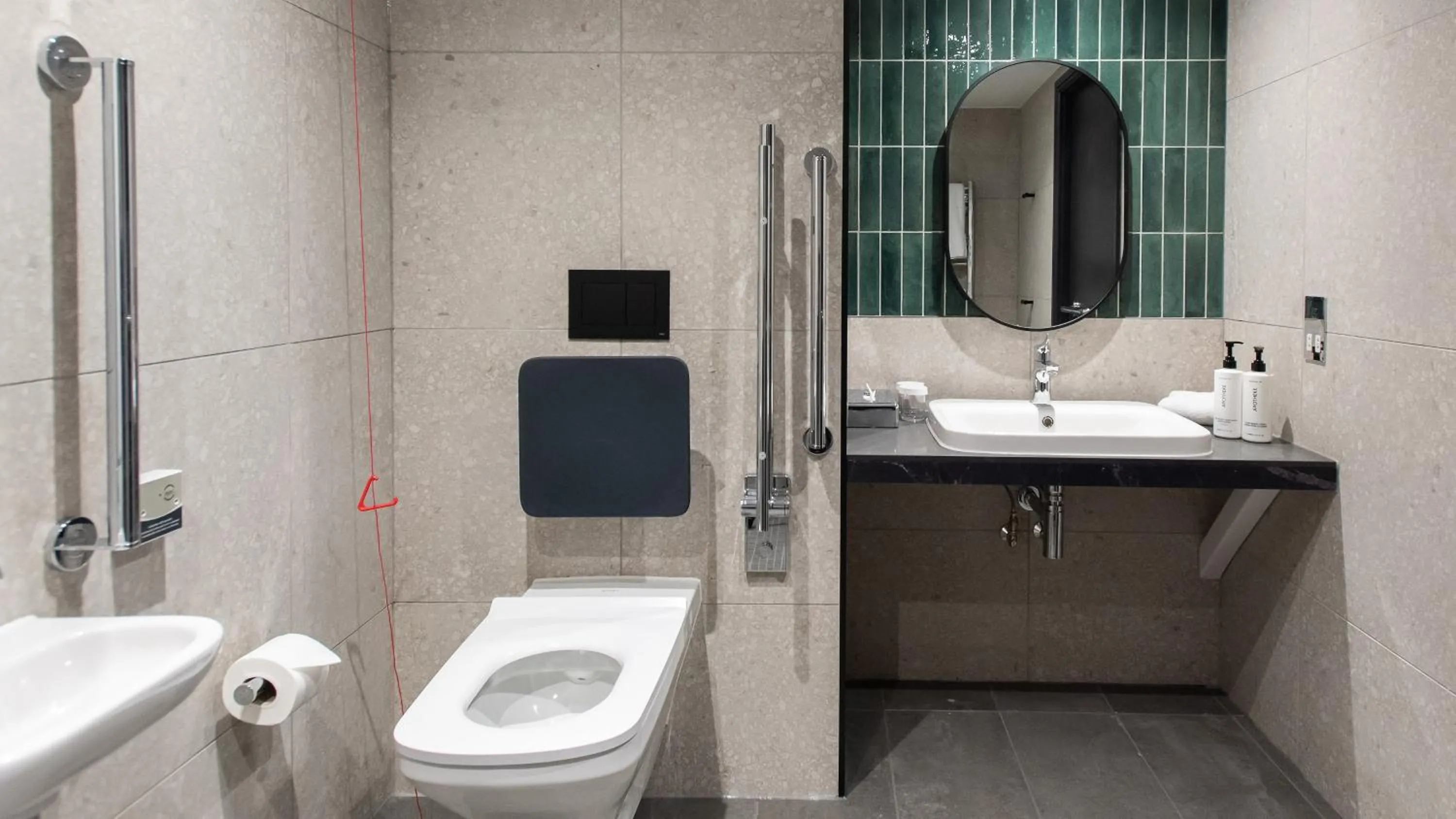 Photo of the whole room in Crowne Plaza Birmingham City by IHG