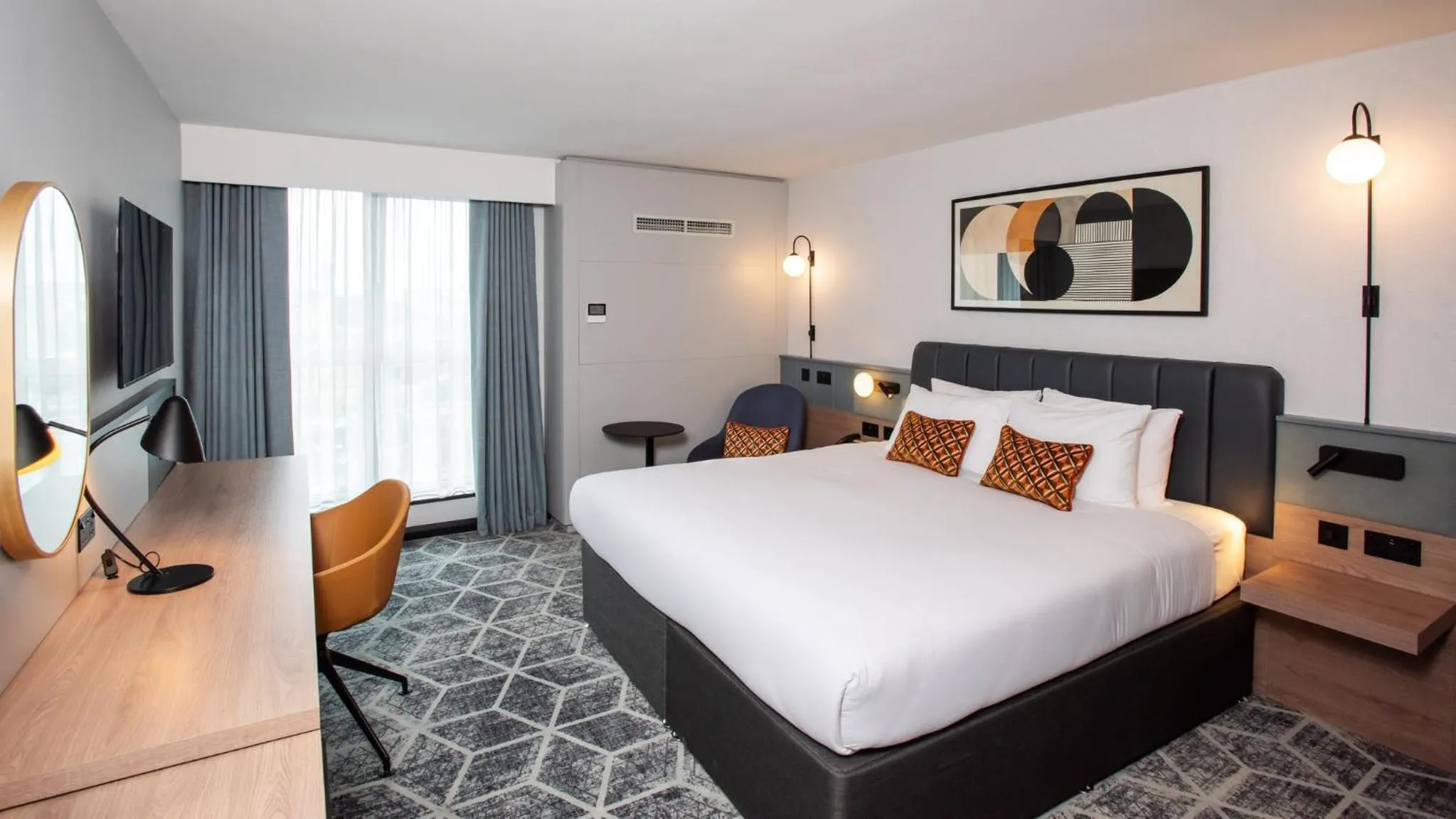 Photo of the whole room, Bed in Crowne Plaza Birmingham City by IHG