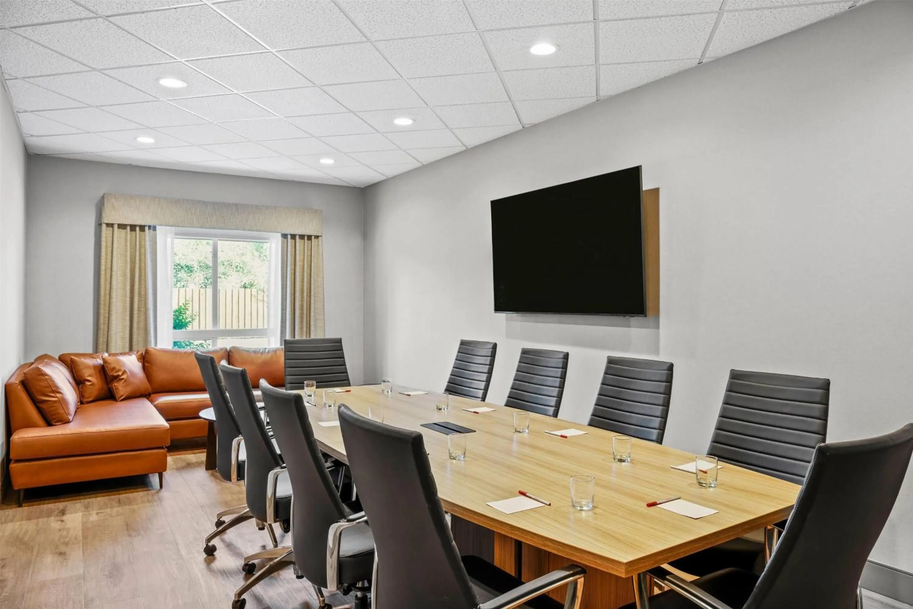 Meeting/conference room in Ramada by Wyndham Drumheller Hotel & Suites