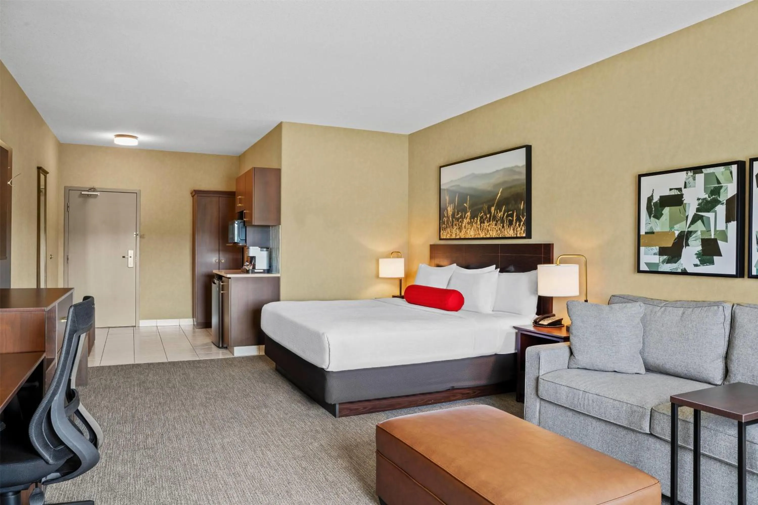 Photo of the whole room, Bed in Ramada by Wyndham Drumheller Hotel & Suites