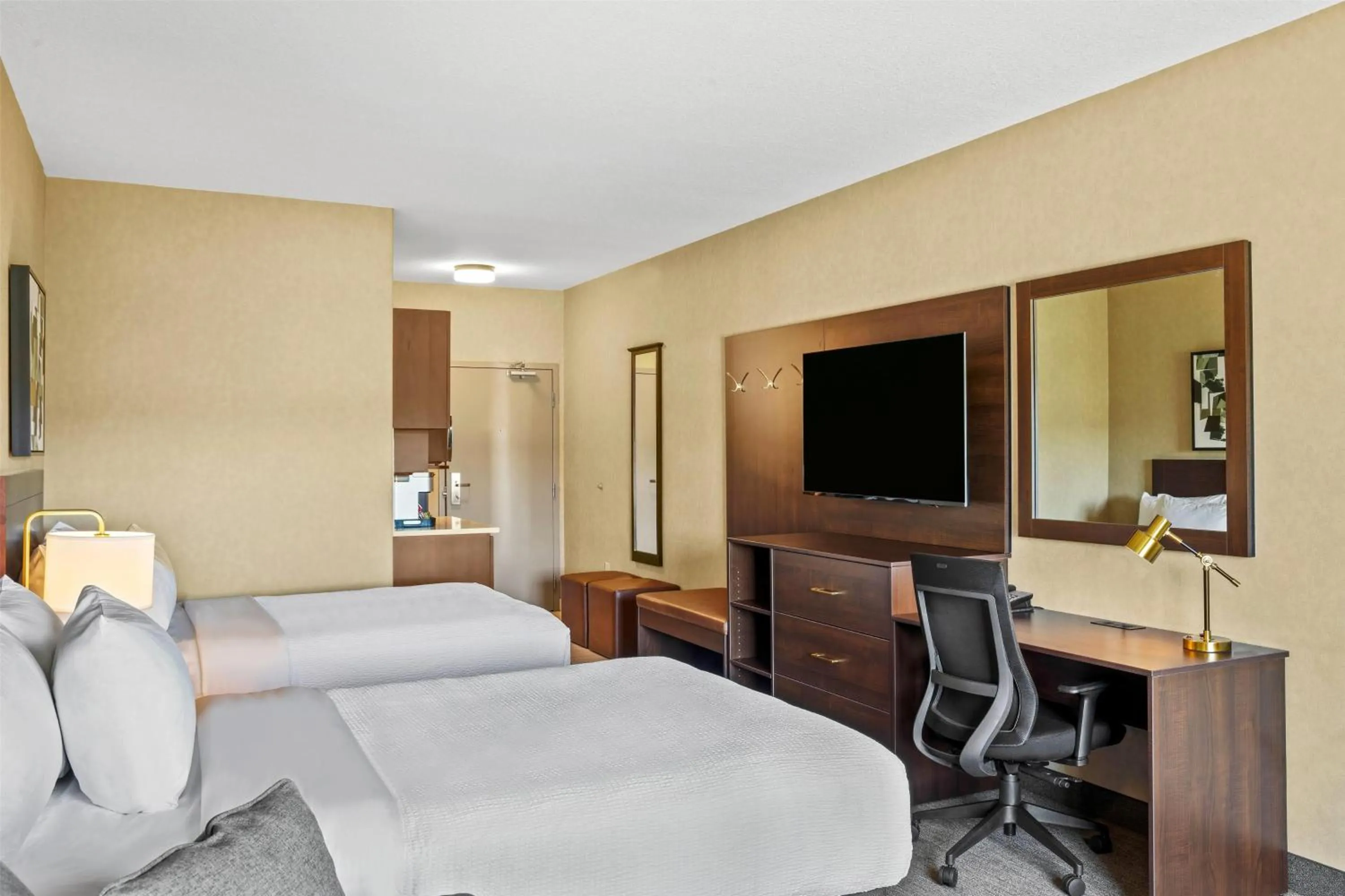 Photo of the whole room, Bed in Ramada by Wyndham Drumheller Hotel & Suites