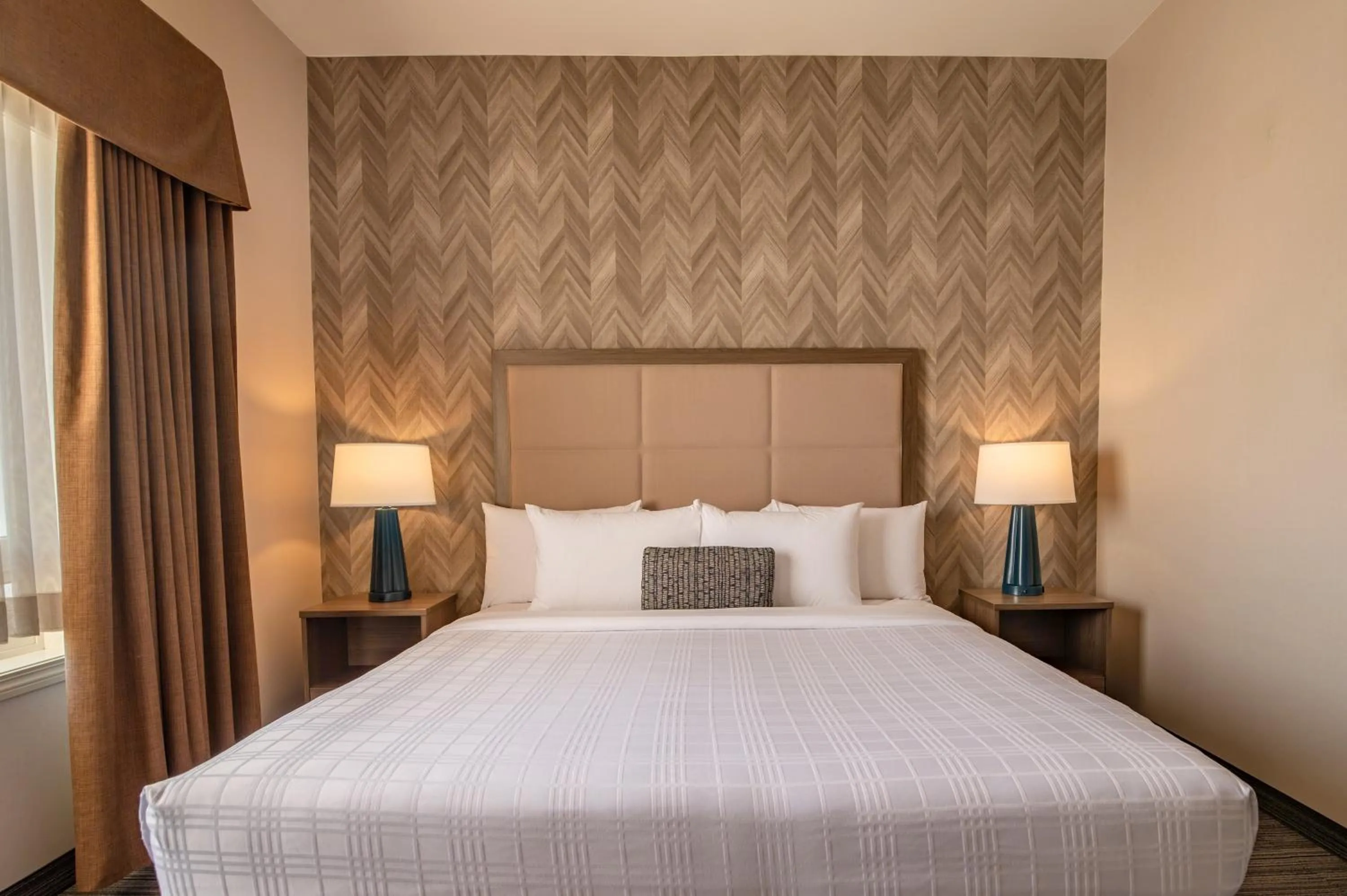 Bed in Canalta Airdrie